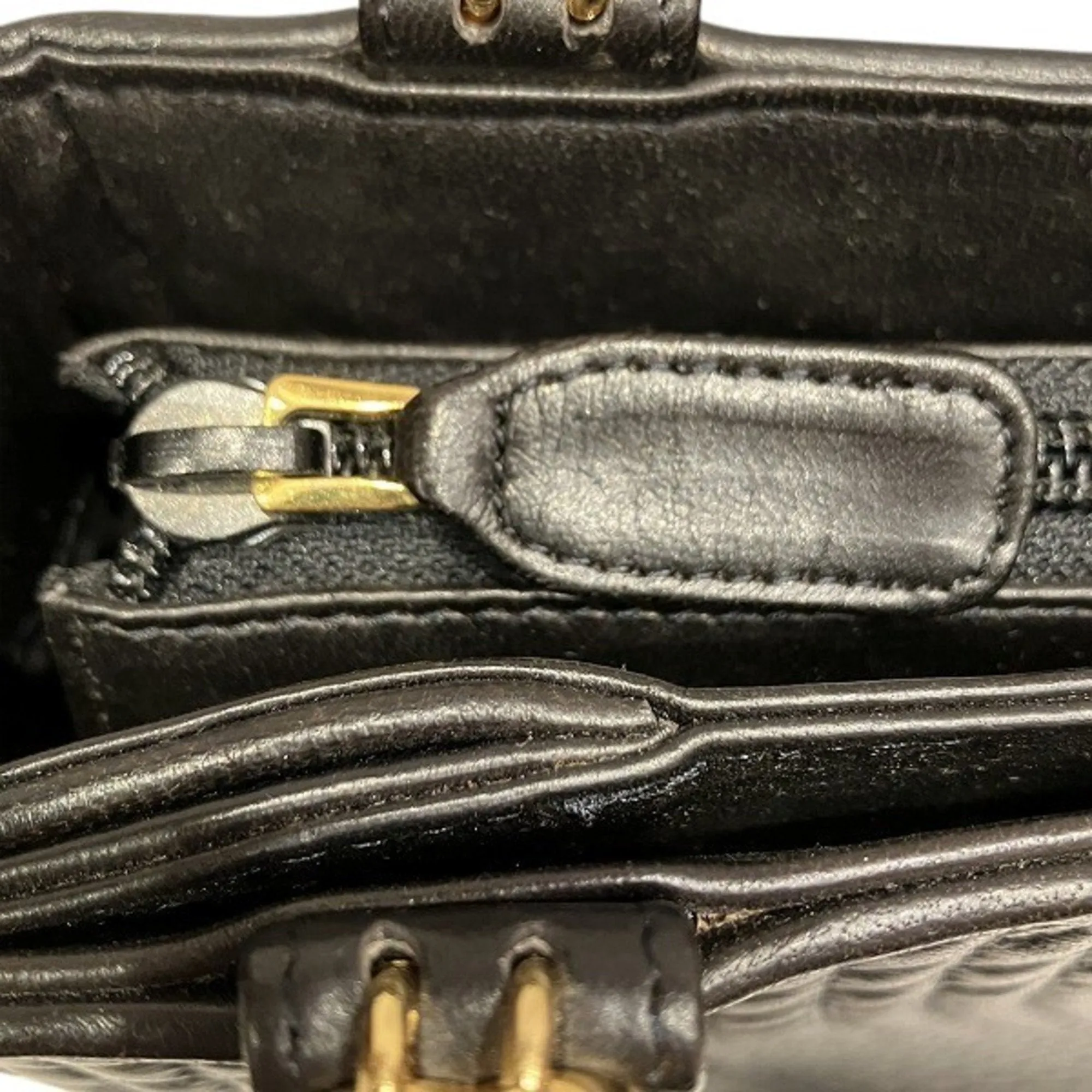 Bally Leather Shoulder Bag (Pre-Owned)