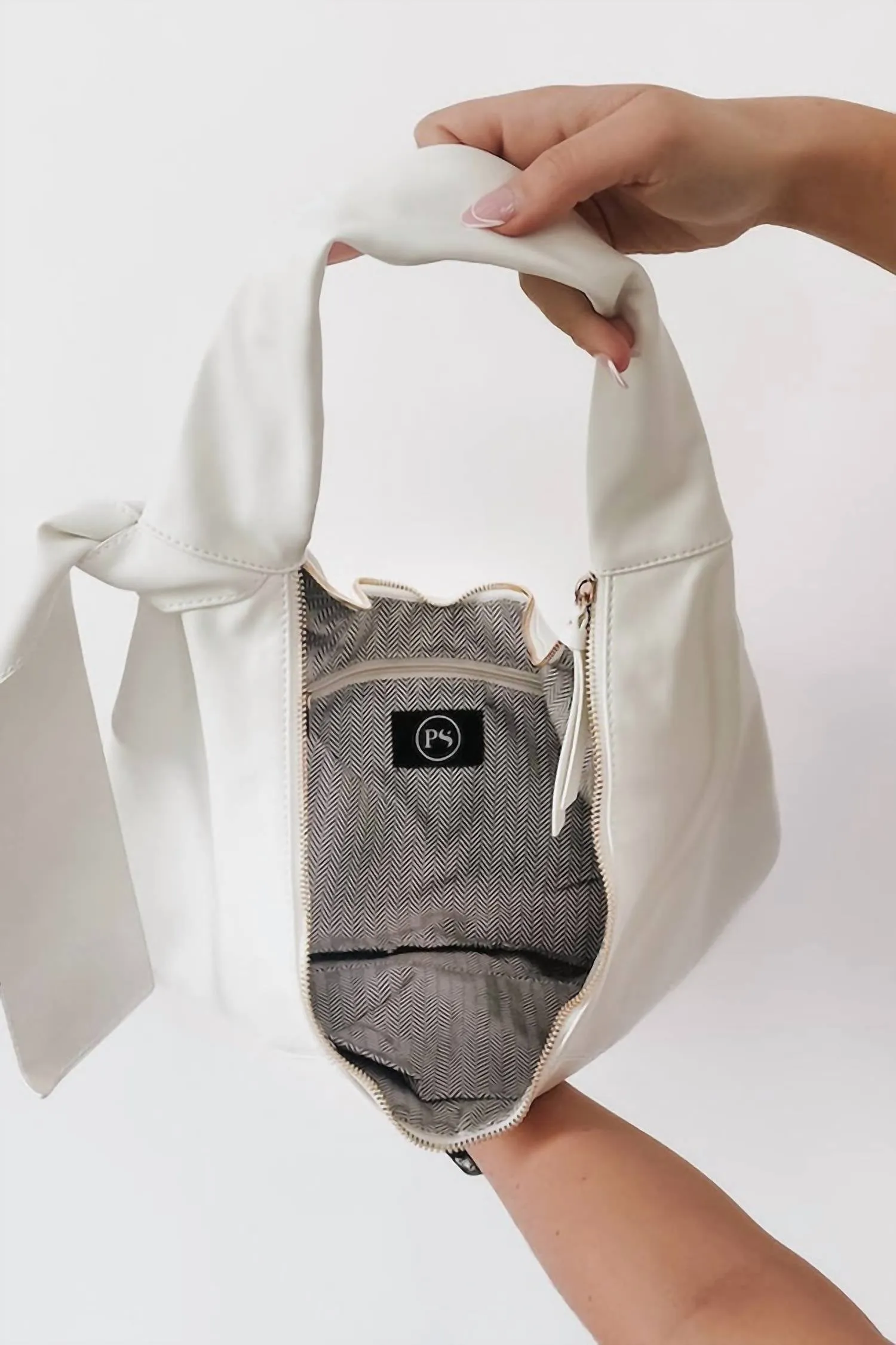 Bobbie Shoulder Bag In White