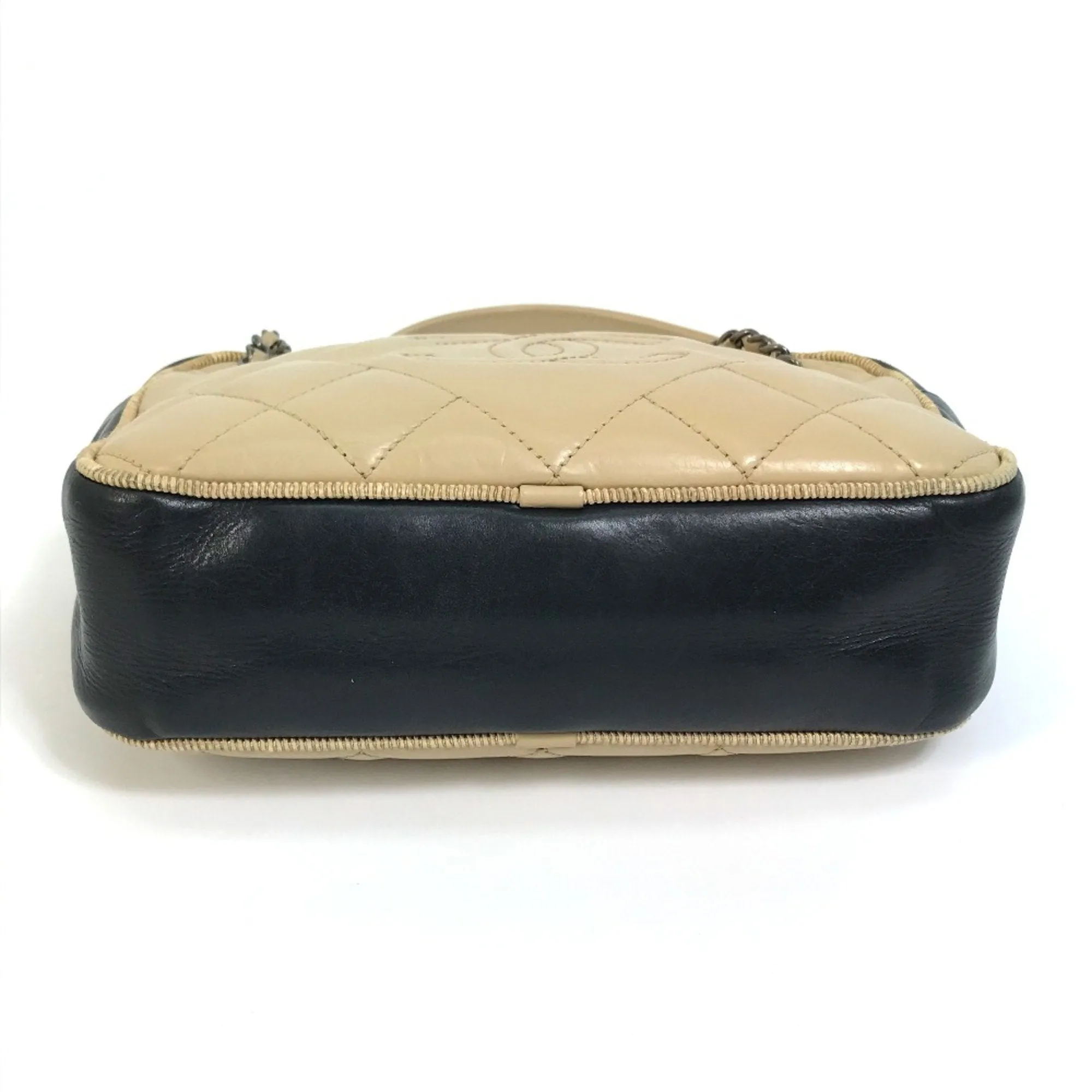 Chanel Camera Leather Shoulder Bag (Pre-Owned)
