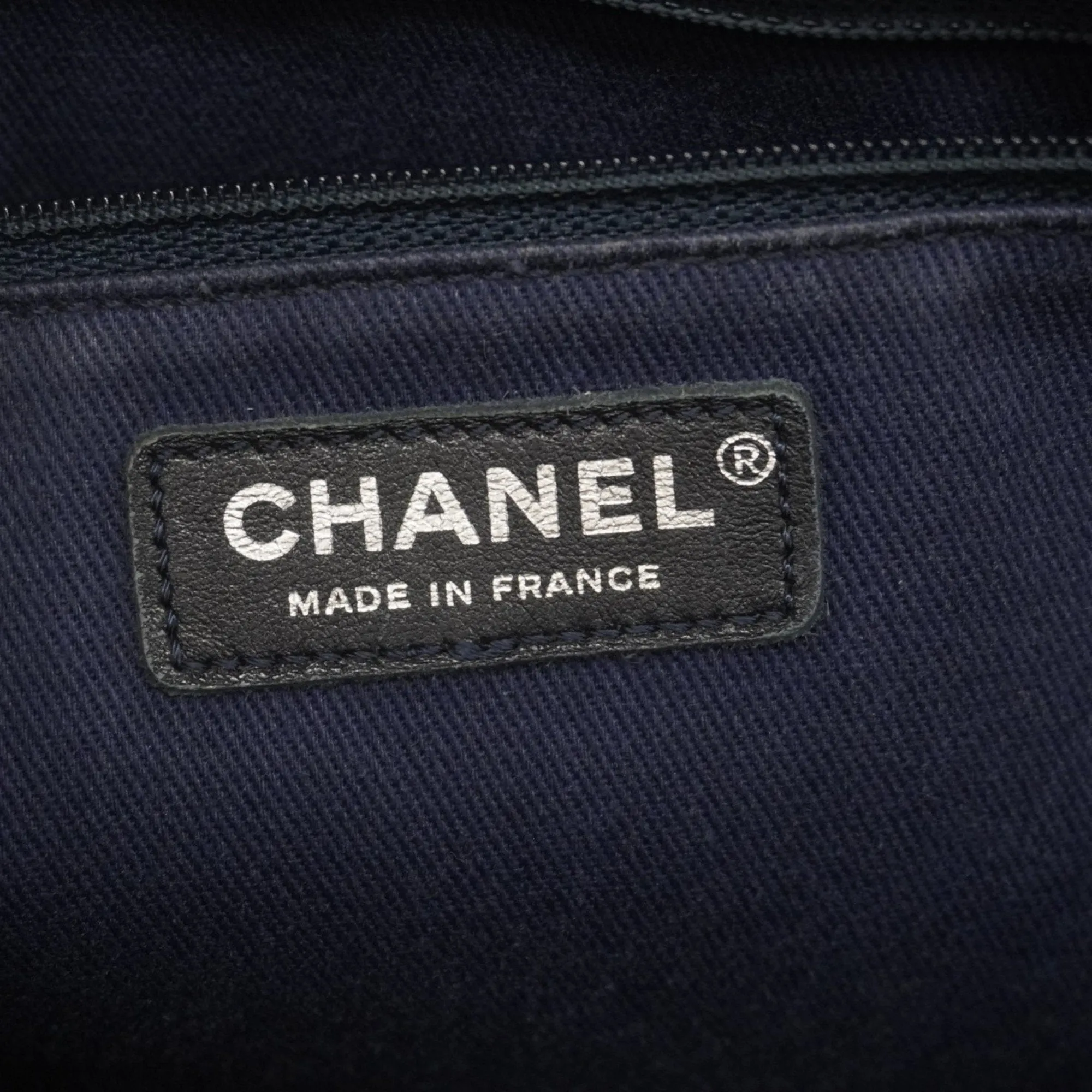 Chanel Grained Calfskin Shoulder Bag (Pre-Owned)