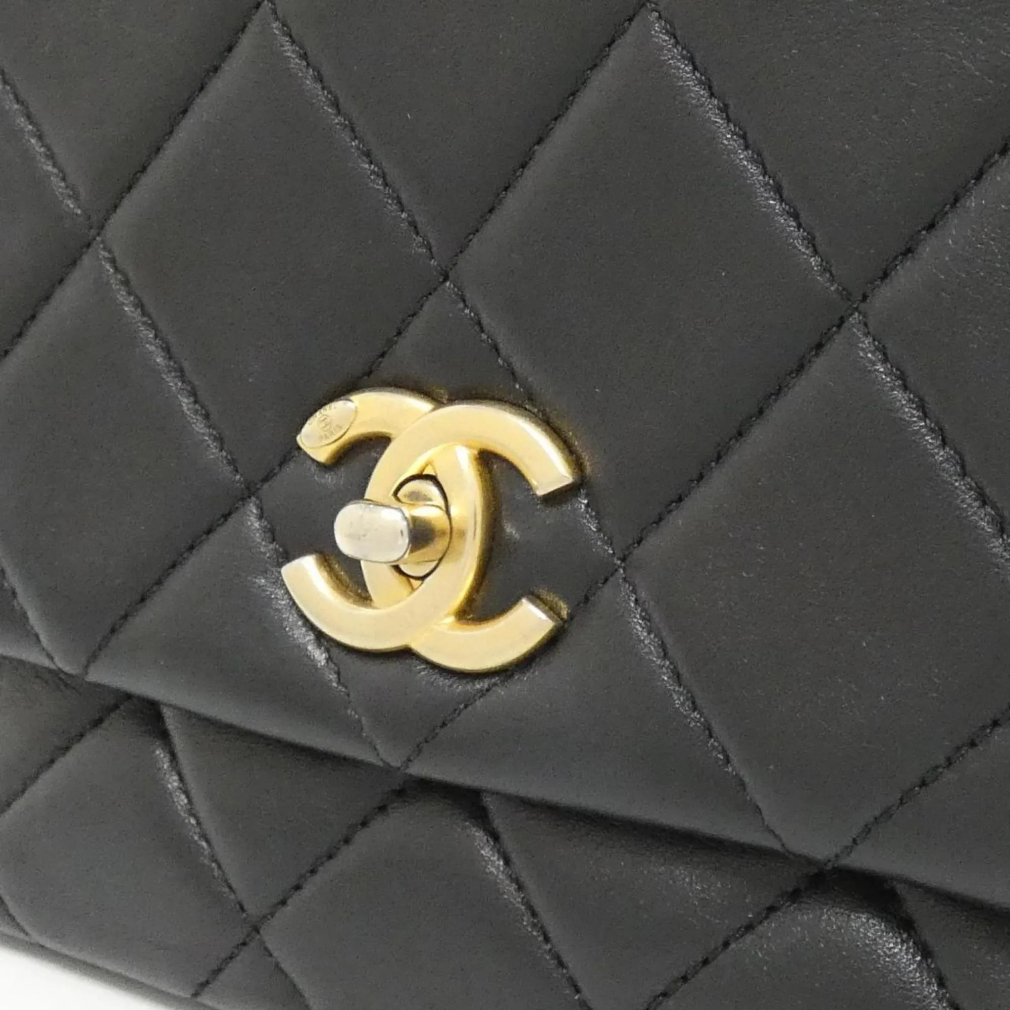 Chanel Leather Shoulder Bag (Pre-Owned)