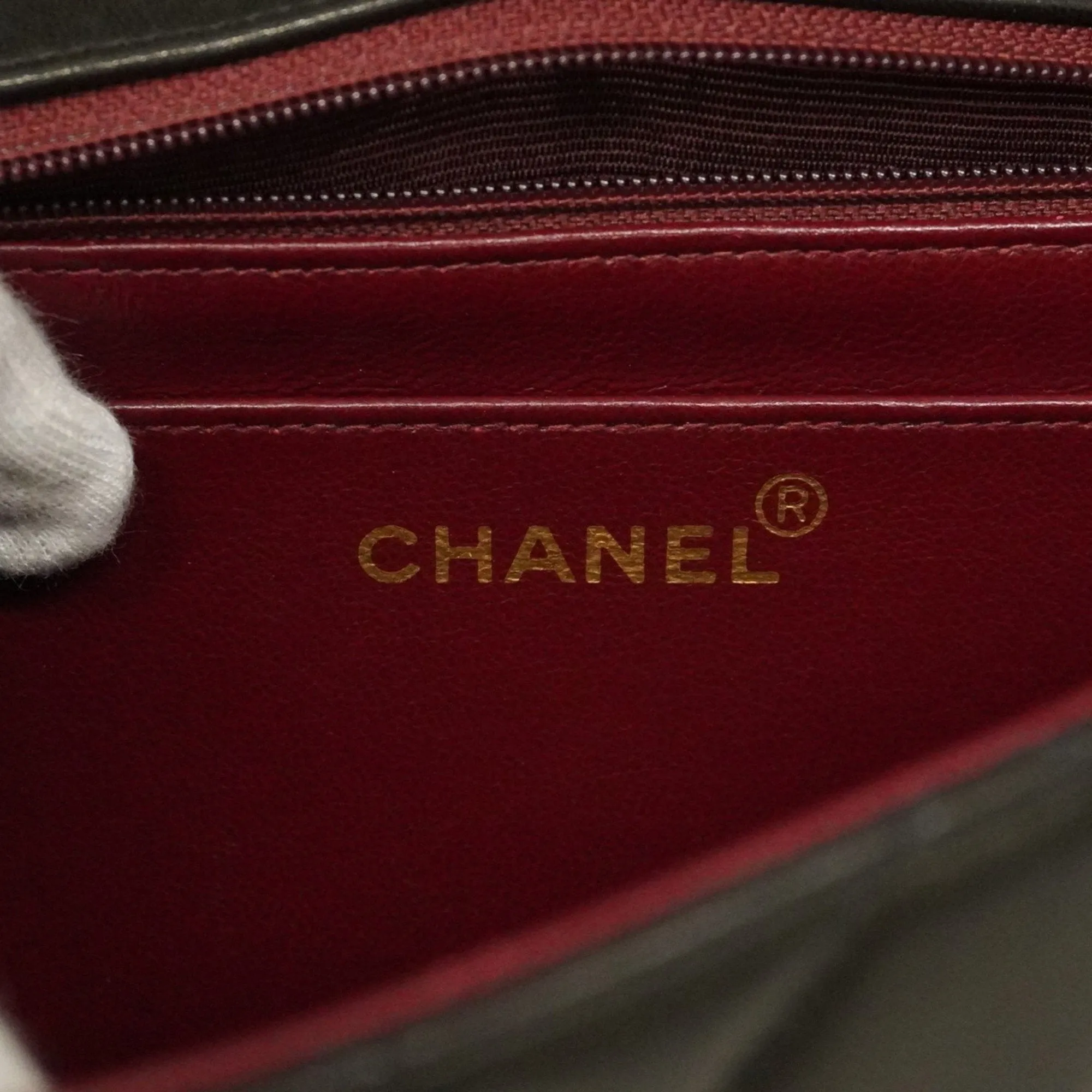 Chanel Leather Shoulder Bag (Pre-Owned)