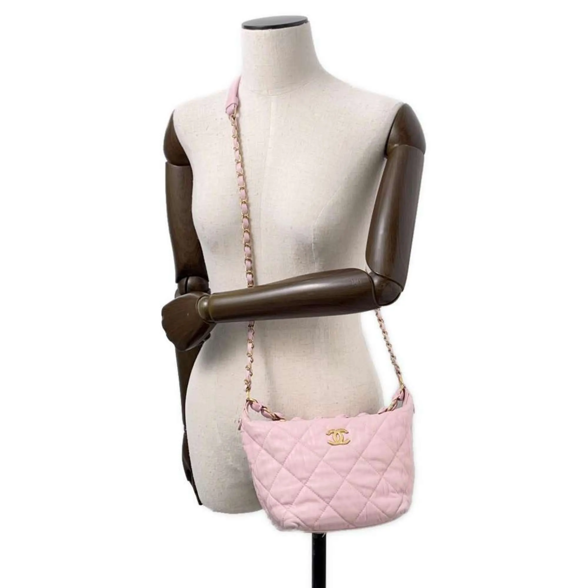 Chanel Leather Shoulder Bag (Pre-Owned)