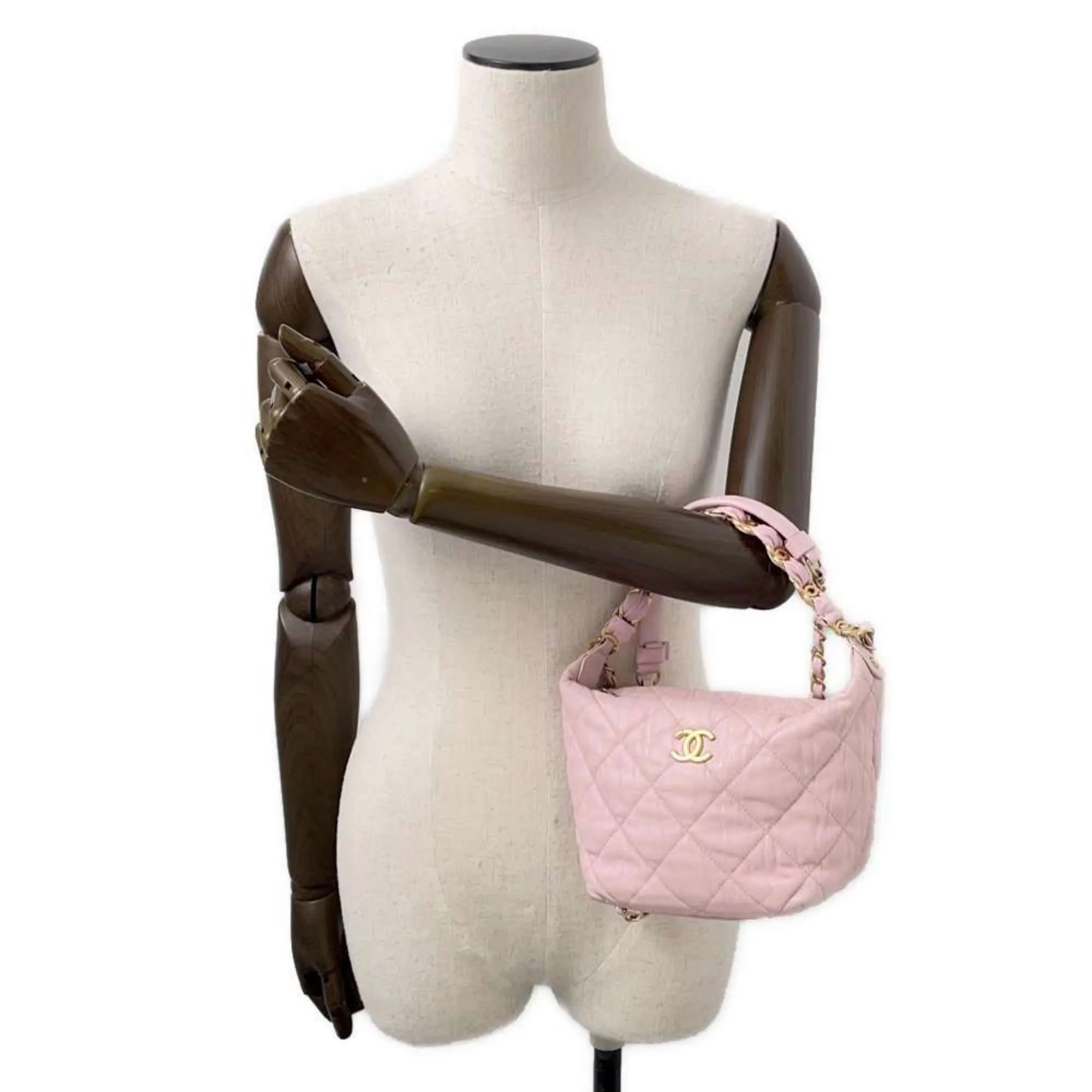 Chanel Leather Shoulder Bag (Pre-Owned)