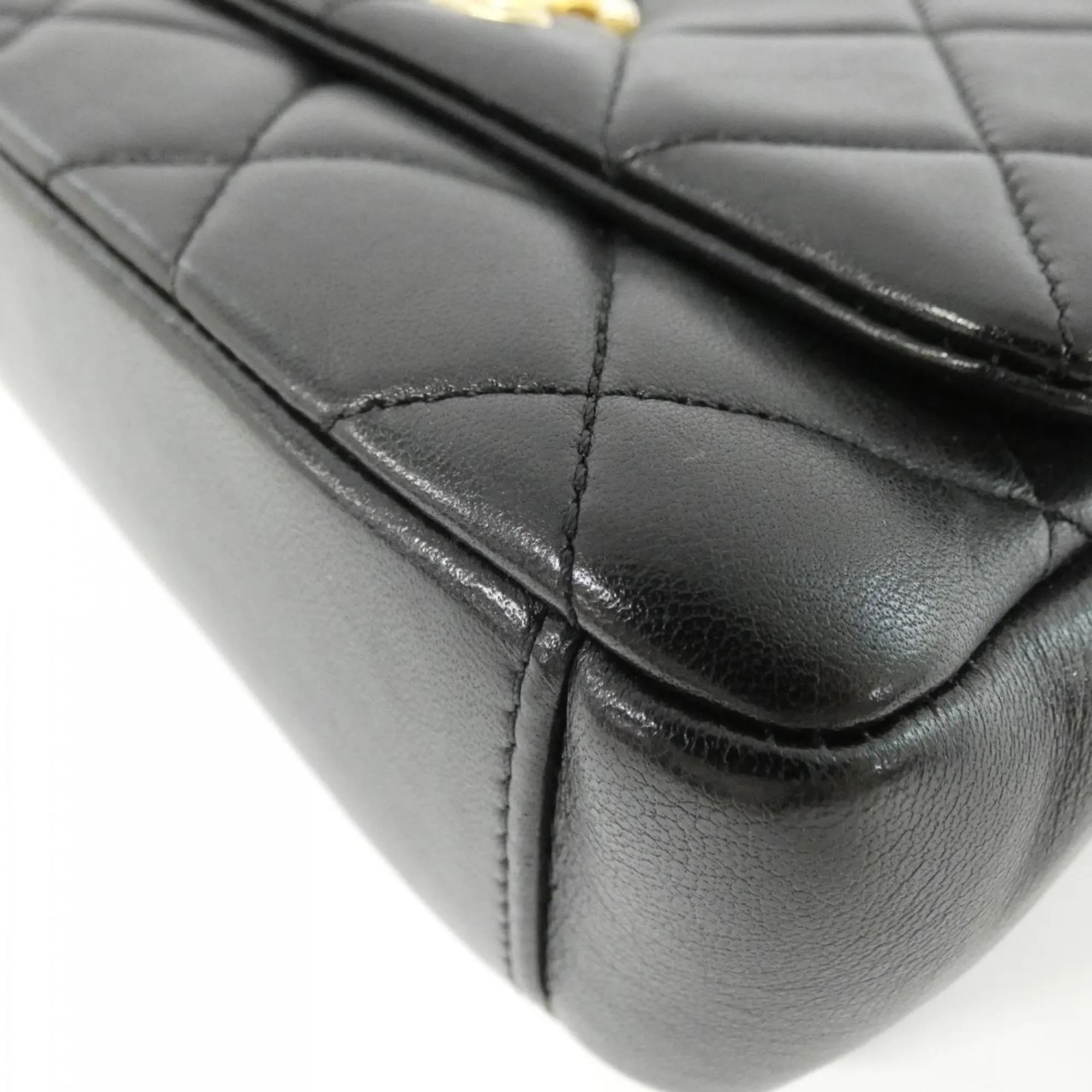 Chanel Leather Shoulder Bag (Pre-Owned)