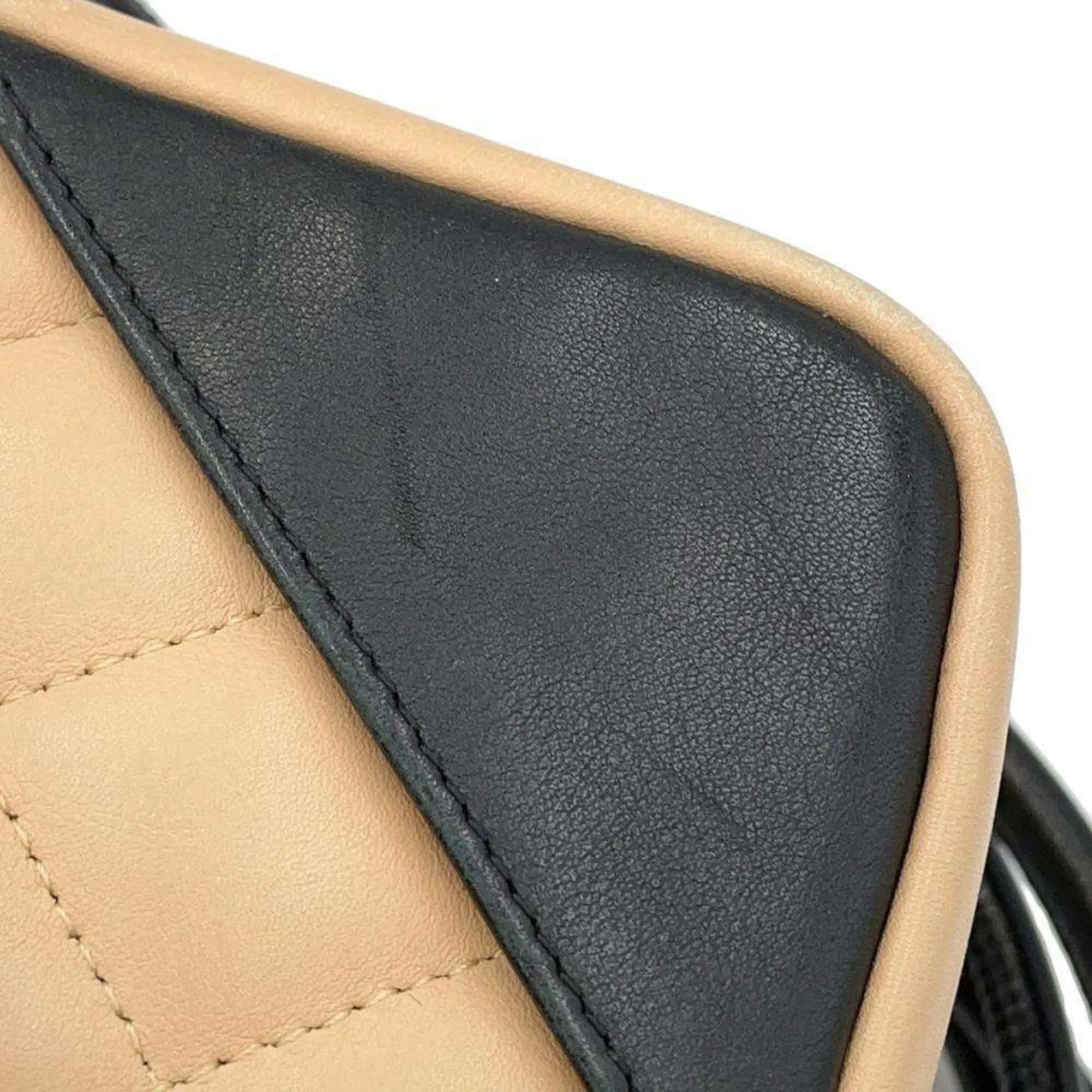 Chanel Leather Shoulder Bag (Pre-Owned)