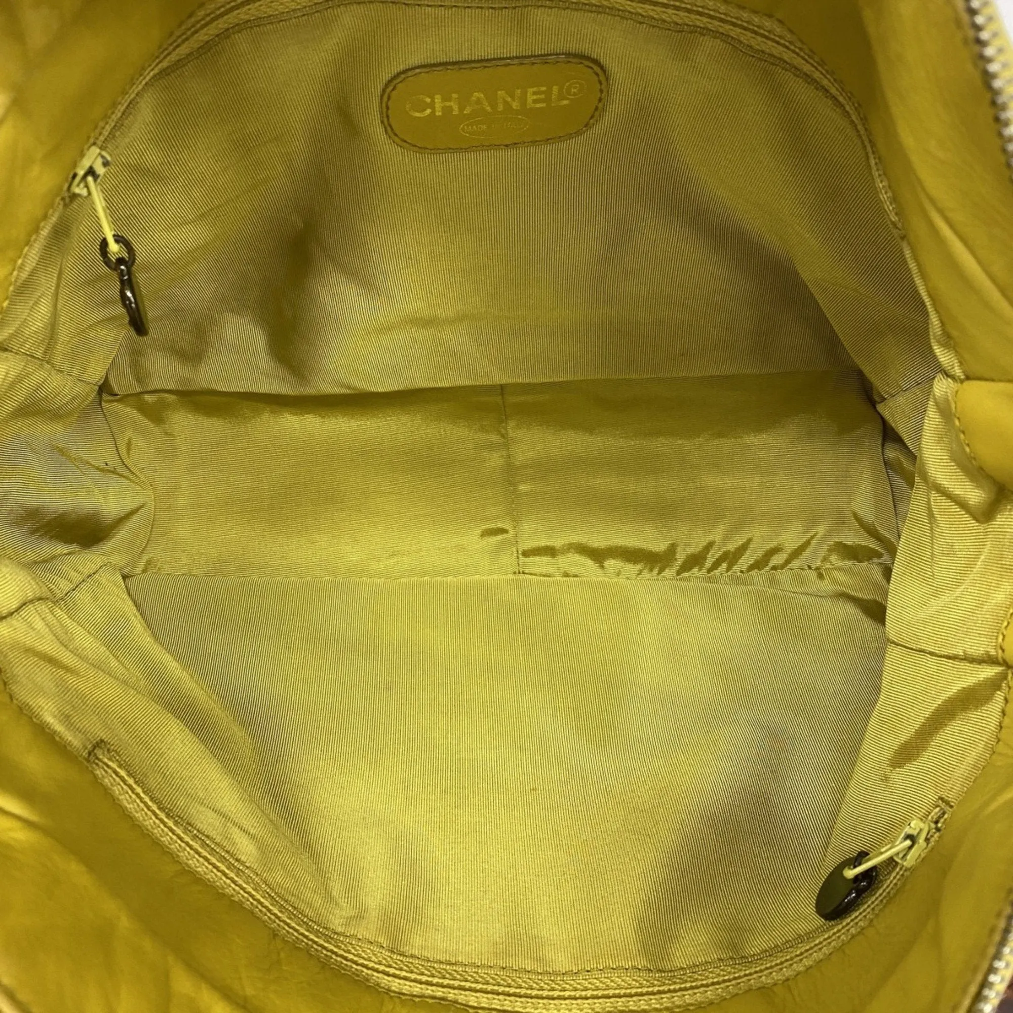 Chanel Leather Shoulder Bag (Pre-Owned)