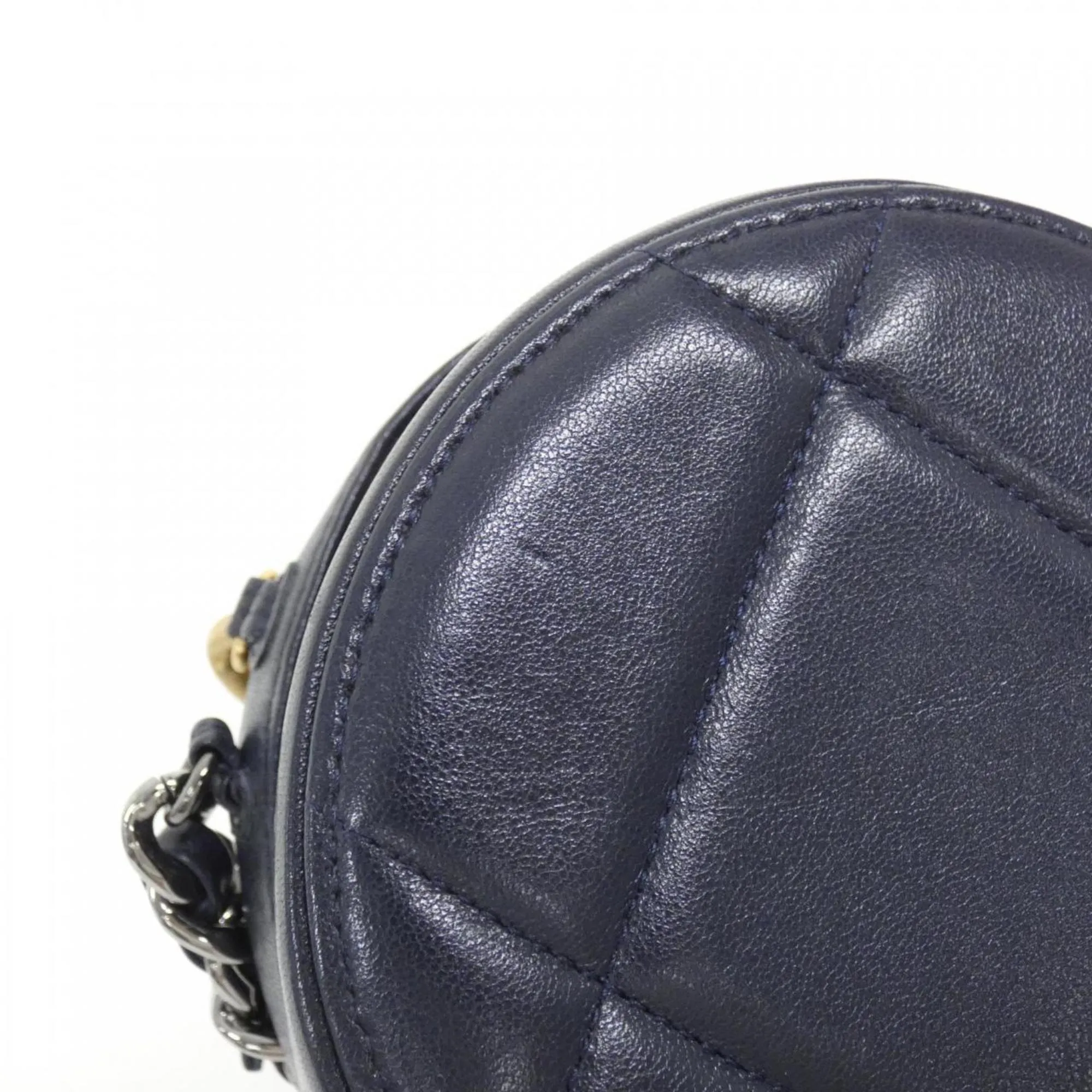 Chanel Leather Shoulder Bag (Pre-Owned)