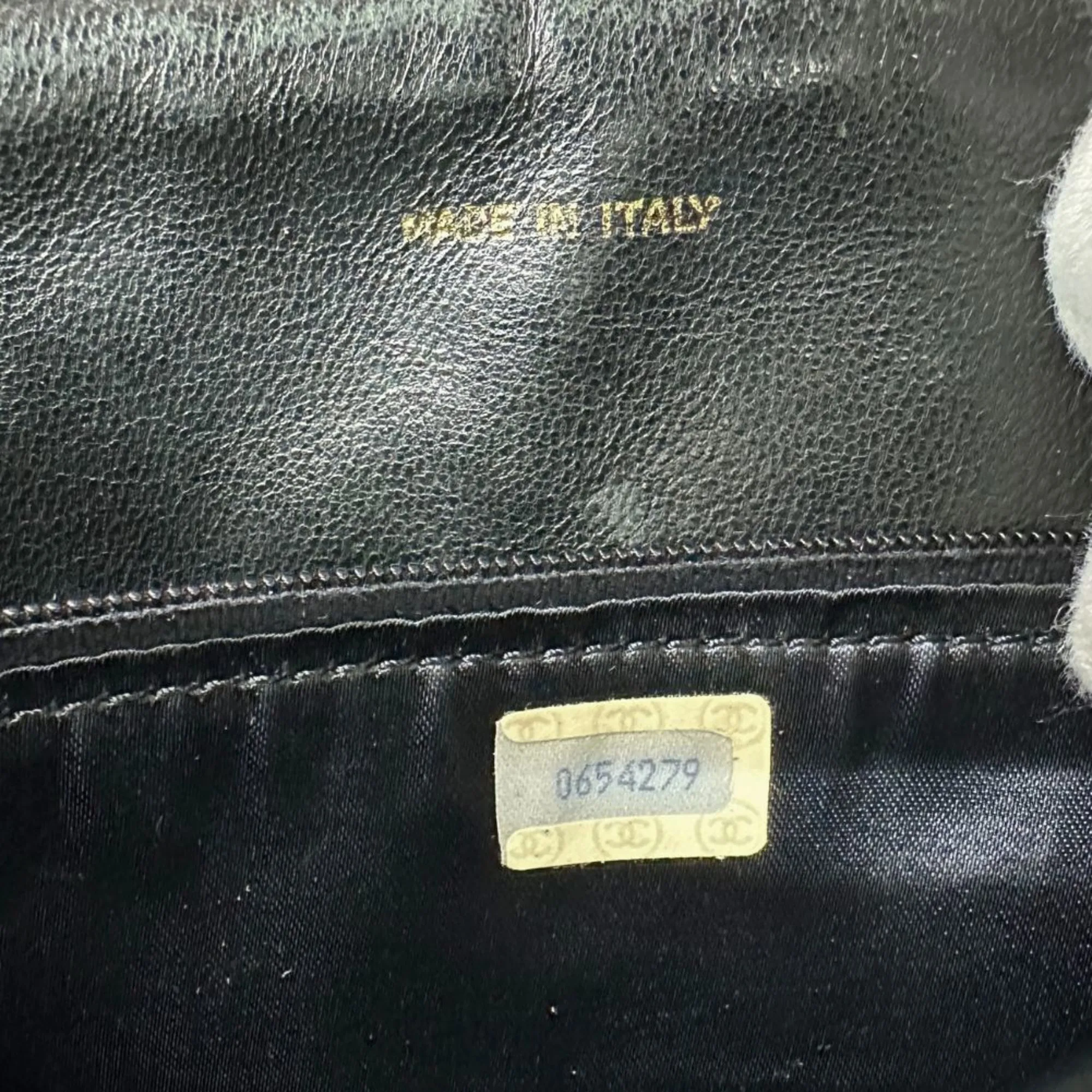 Chanel Logo Cc Suede Shoulder Bag (Pre-Owned)