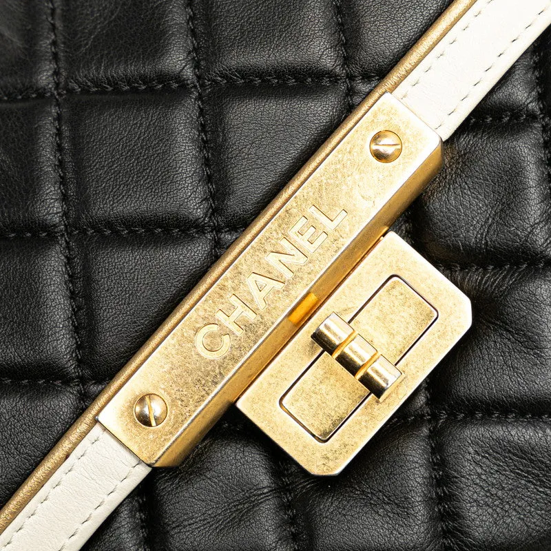 Chanel Reissue Quilted Leather Chain Flap Bag Leather Shoulder Bag in Good condition