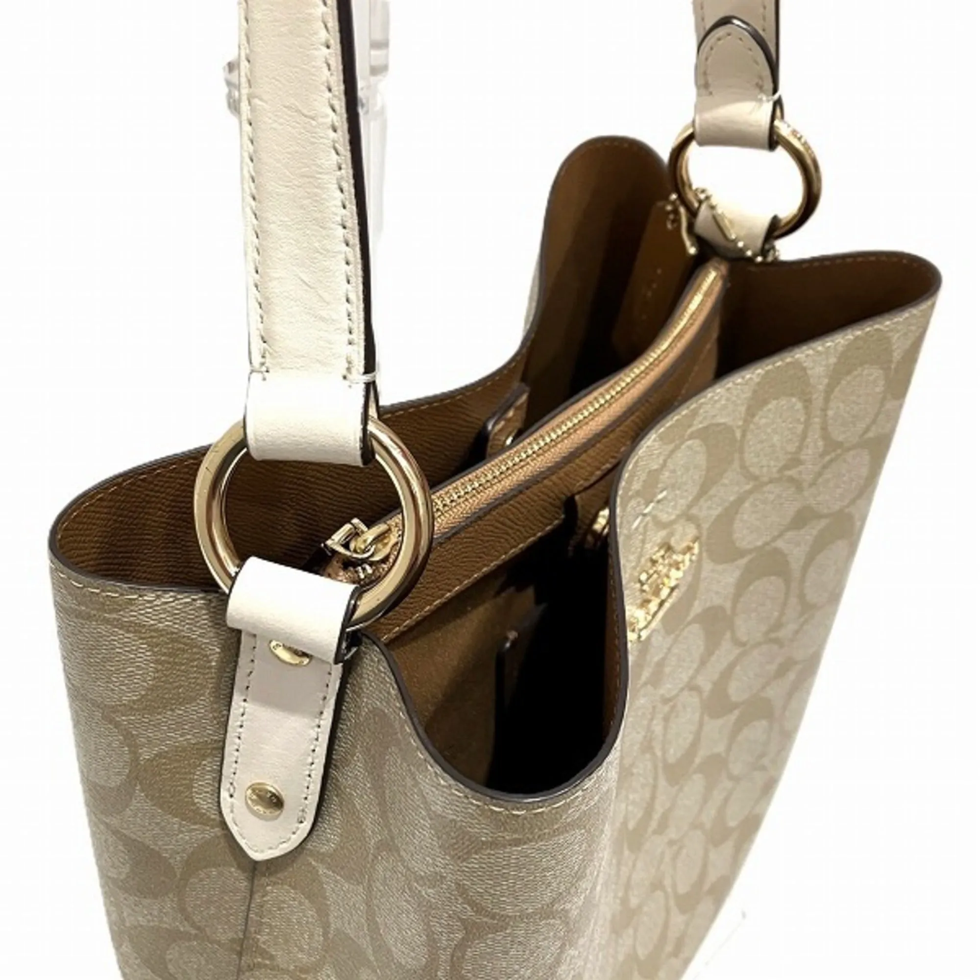 Coach   Pvc Leather Handbag Shoulder Bag (Pre-Owned)