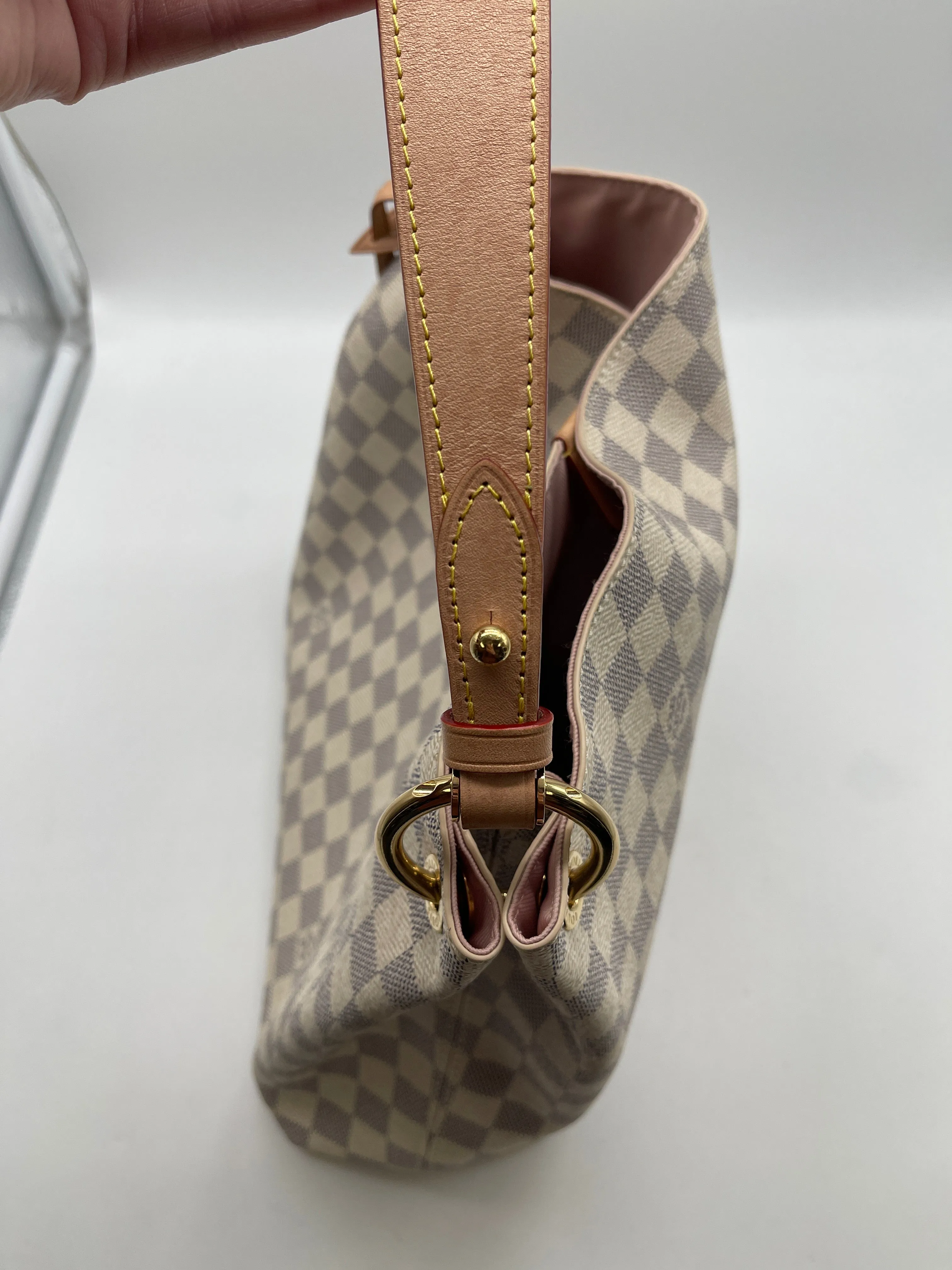 Handbag Luxury Designer By Louis Vuitton, Size: Large