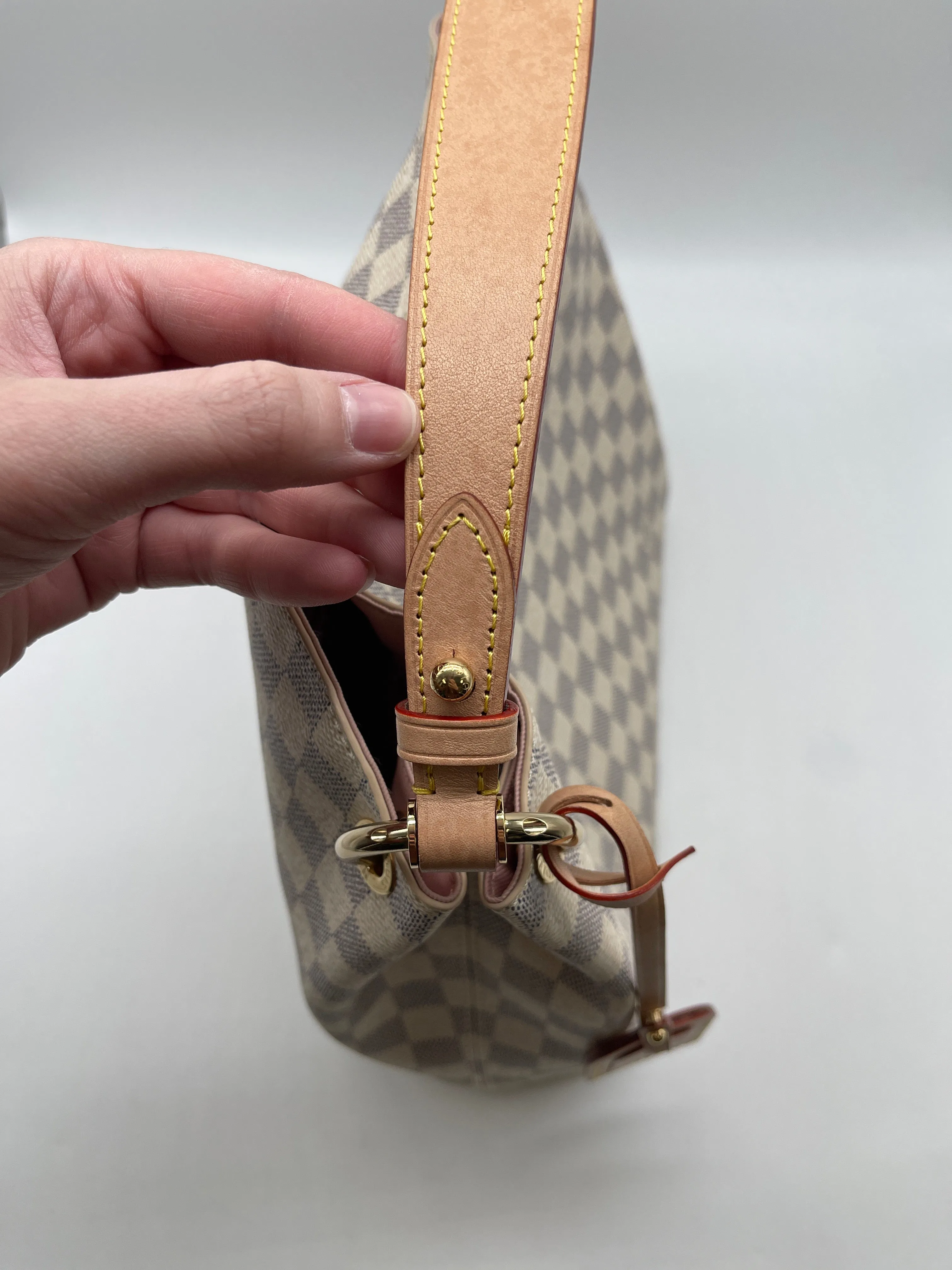 Handbag Luxury Designer By Louis Vuitton, Size: Large
