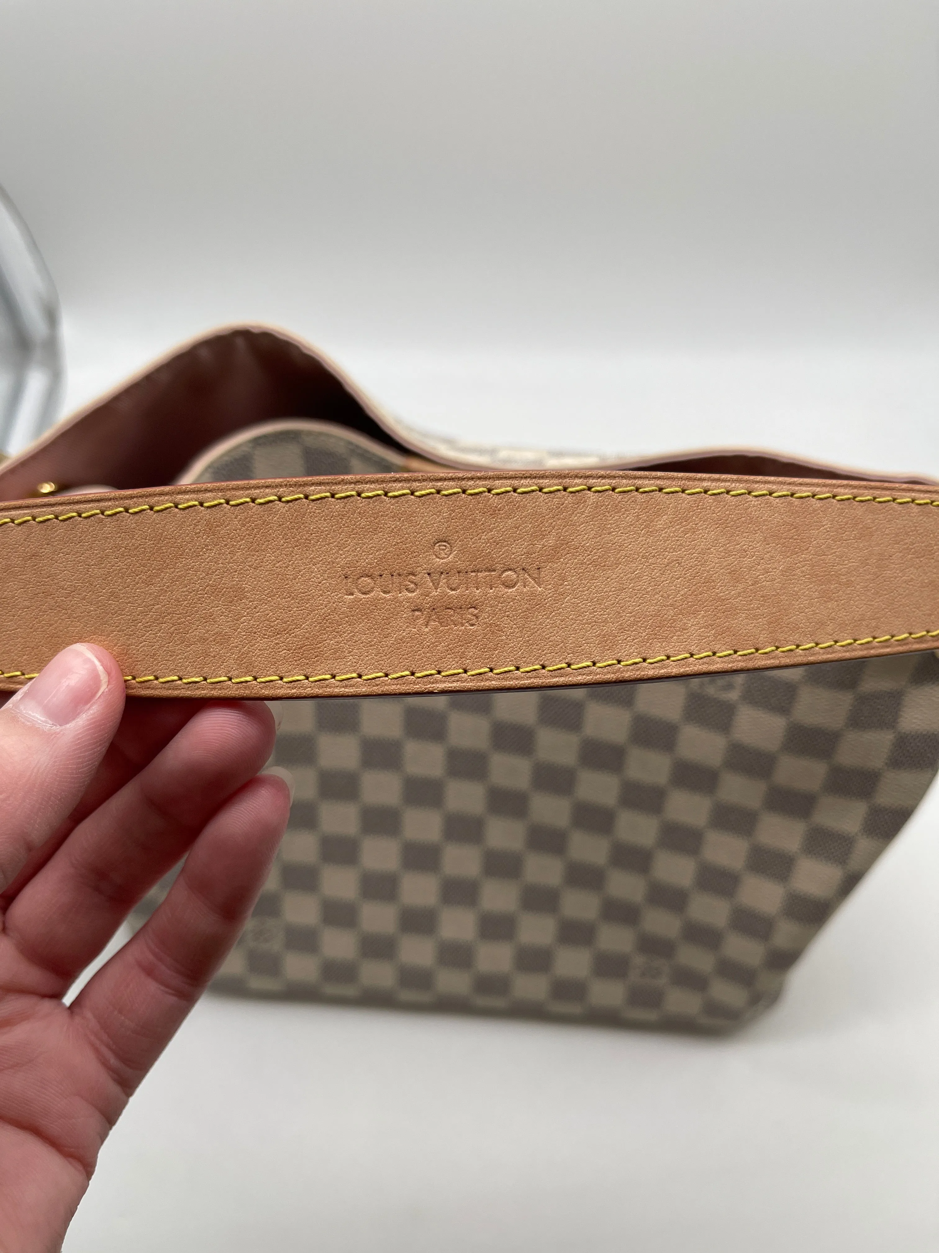 Handbag Luxury Designer By Louis Vuitton, Size: Large