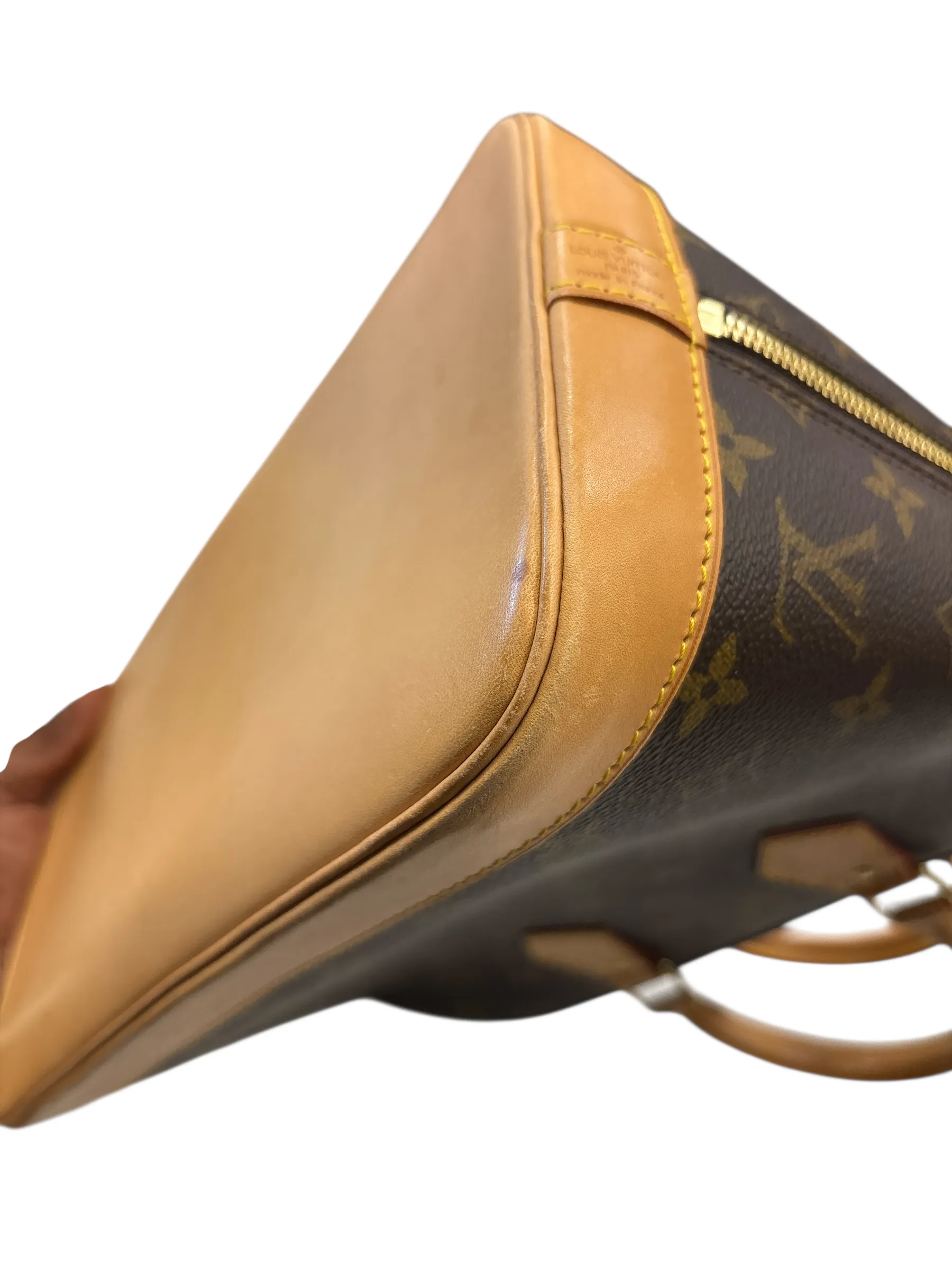 Handbag Luxury Designer By Louis Vuitton, Size: Medium