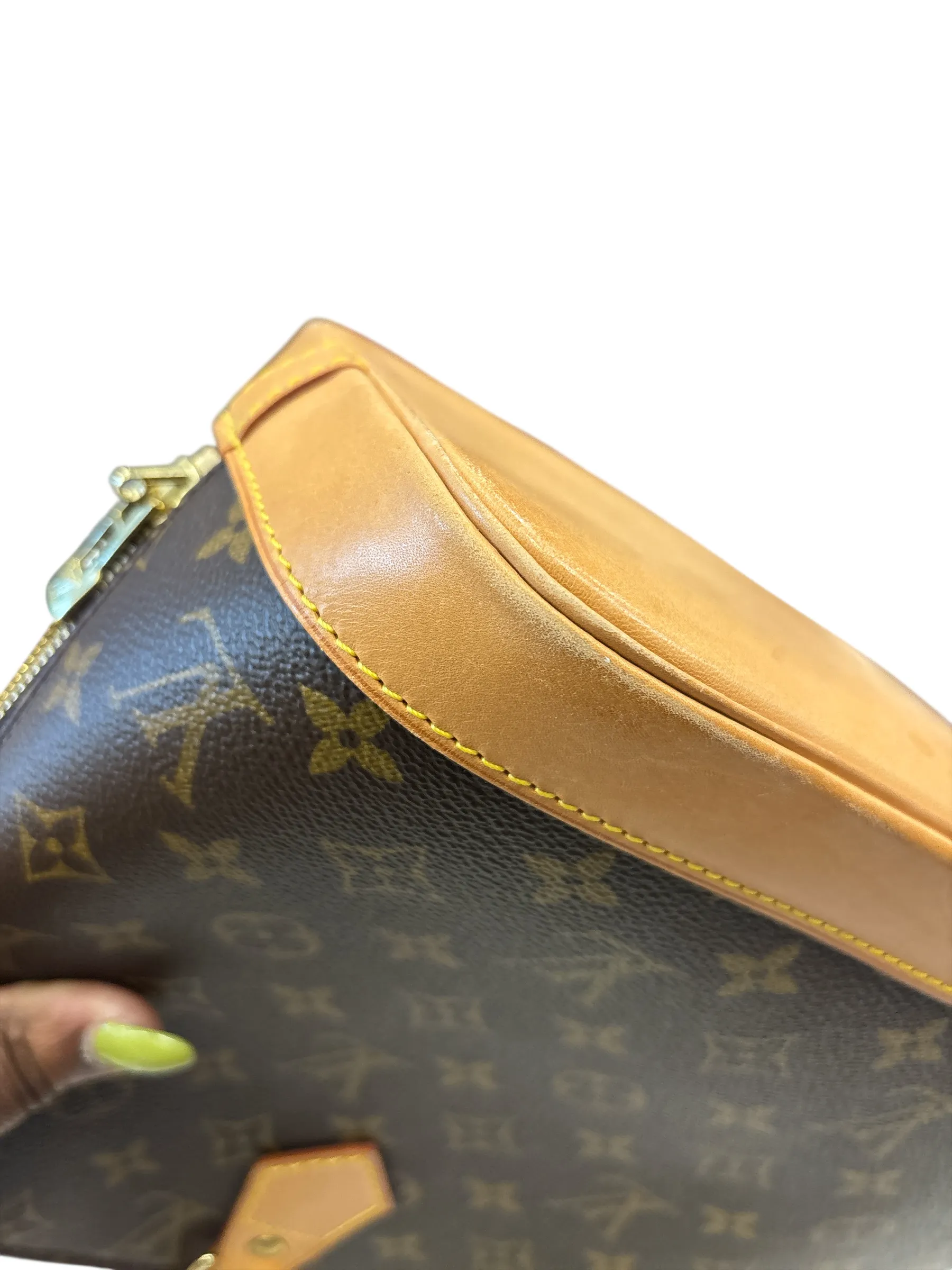 Handbag Luxury Designer By Louis Vuitton, Size: Medium