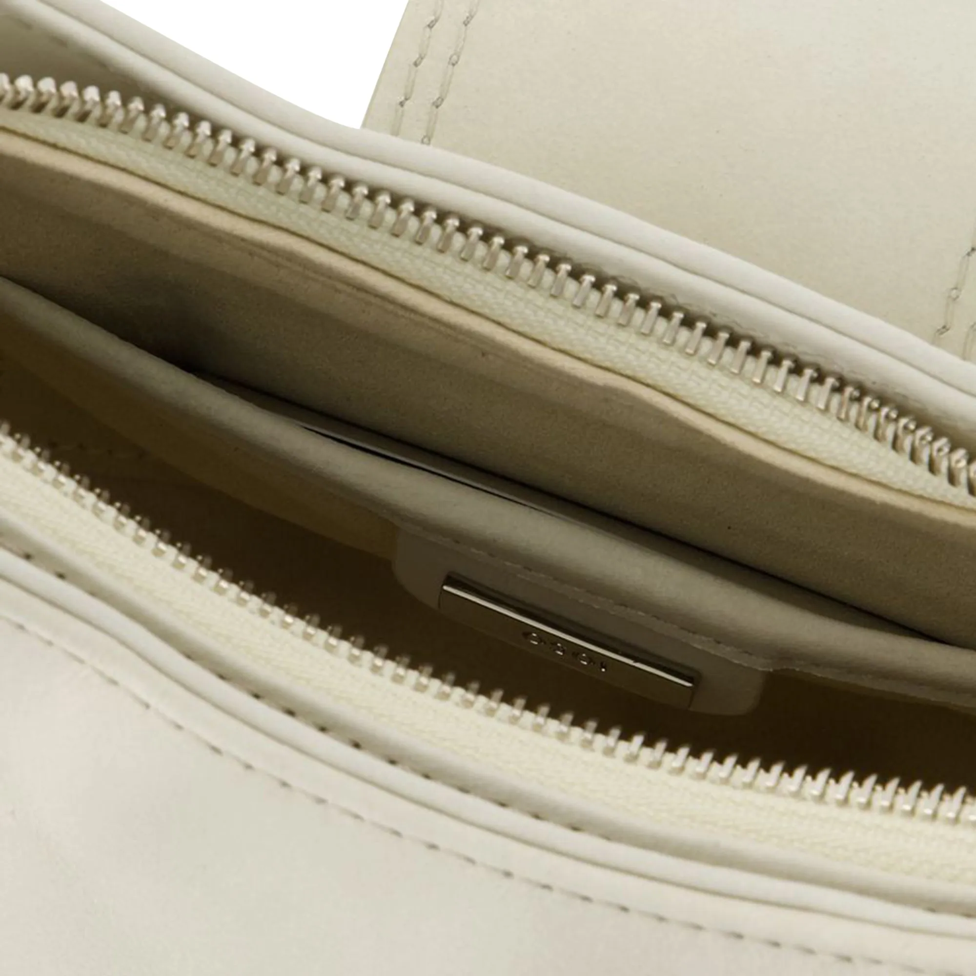 Hobo Brocle Shoulder Bag - Osoi - Leather - Cream