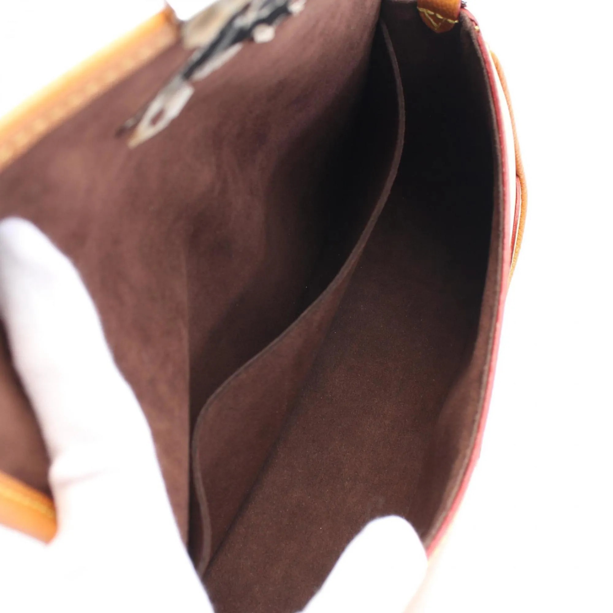 Louis Vuitton gold Epi Leather Shoulder Bag (Pre-Owned)