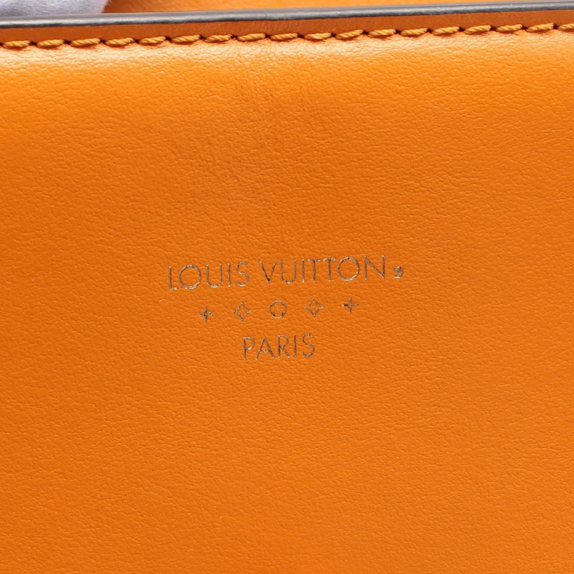 Louis Vuitton Leather Shoulder Bag (Pre-Owned)