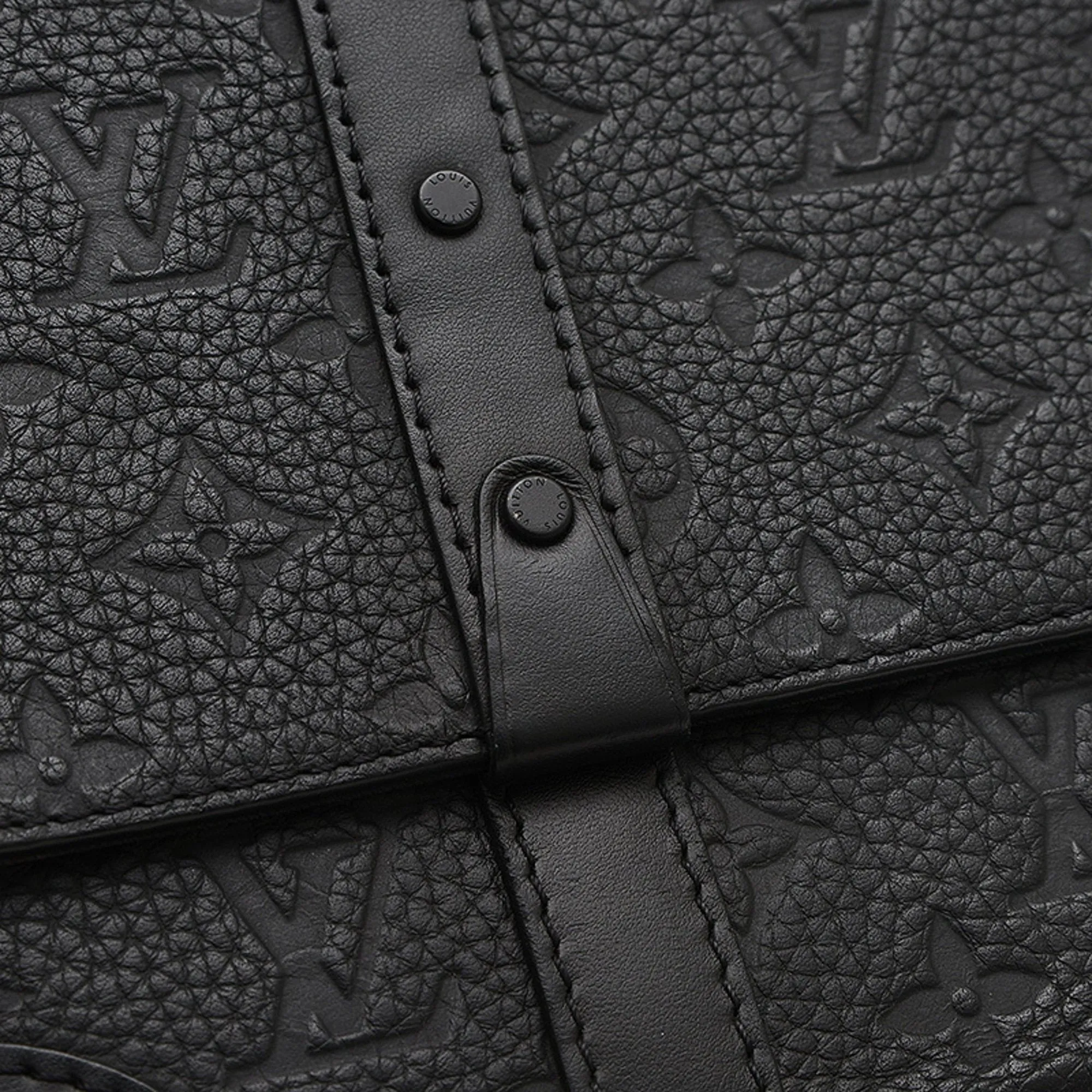 Louis Vuitton Leather Shoulder Bag (Pre-Owned)