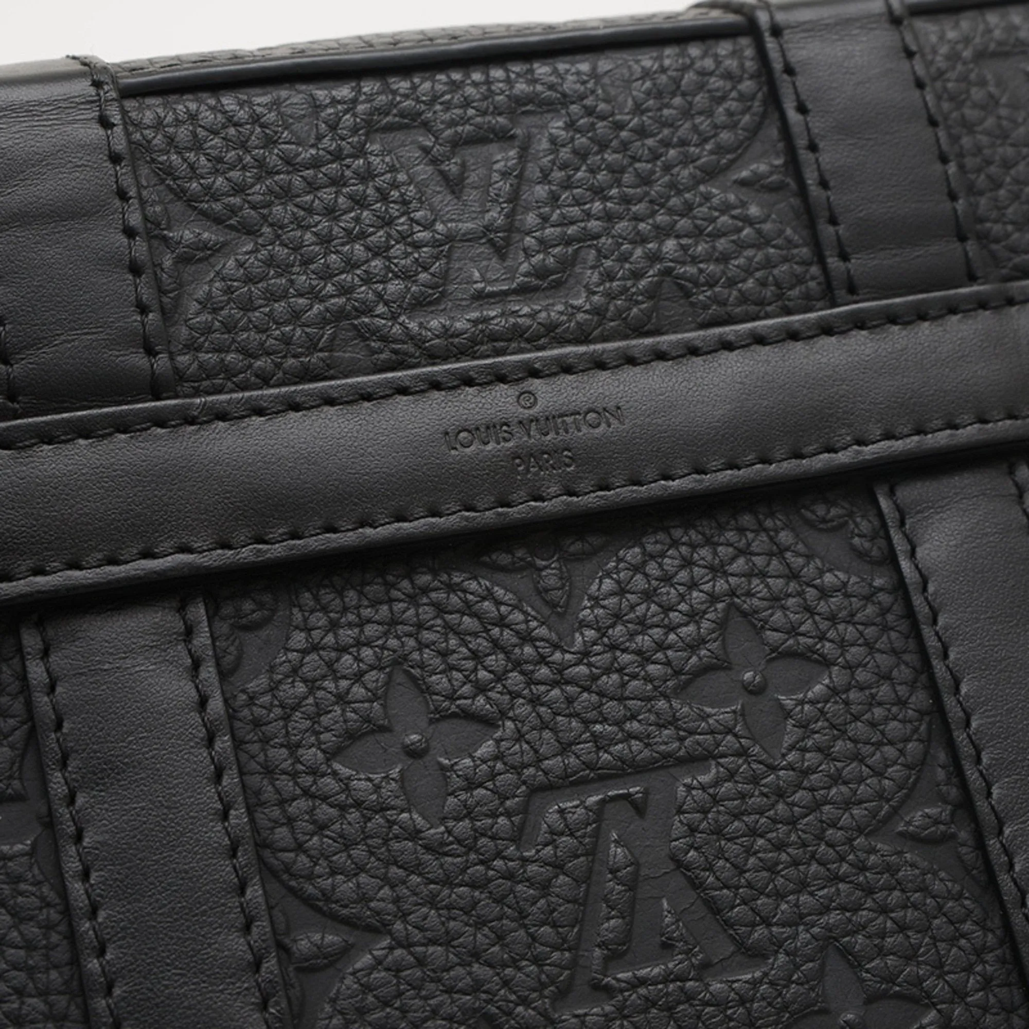 Louis Vuitton Leather Shoulder Bag (Pre-Owned)