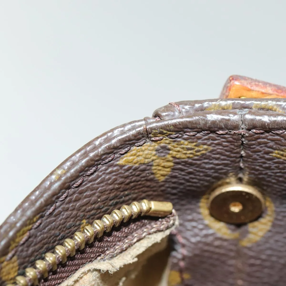 LOUIS VUITTON Looping GM Shoulder Bag