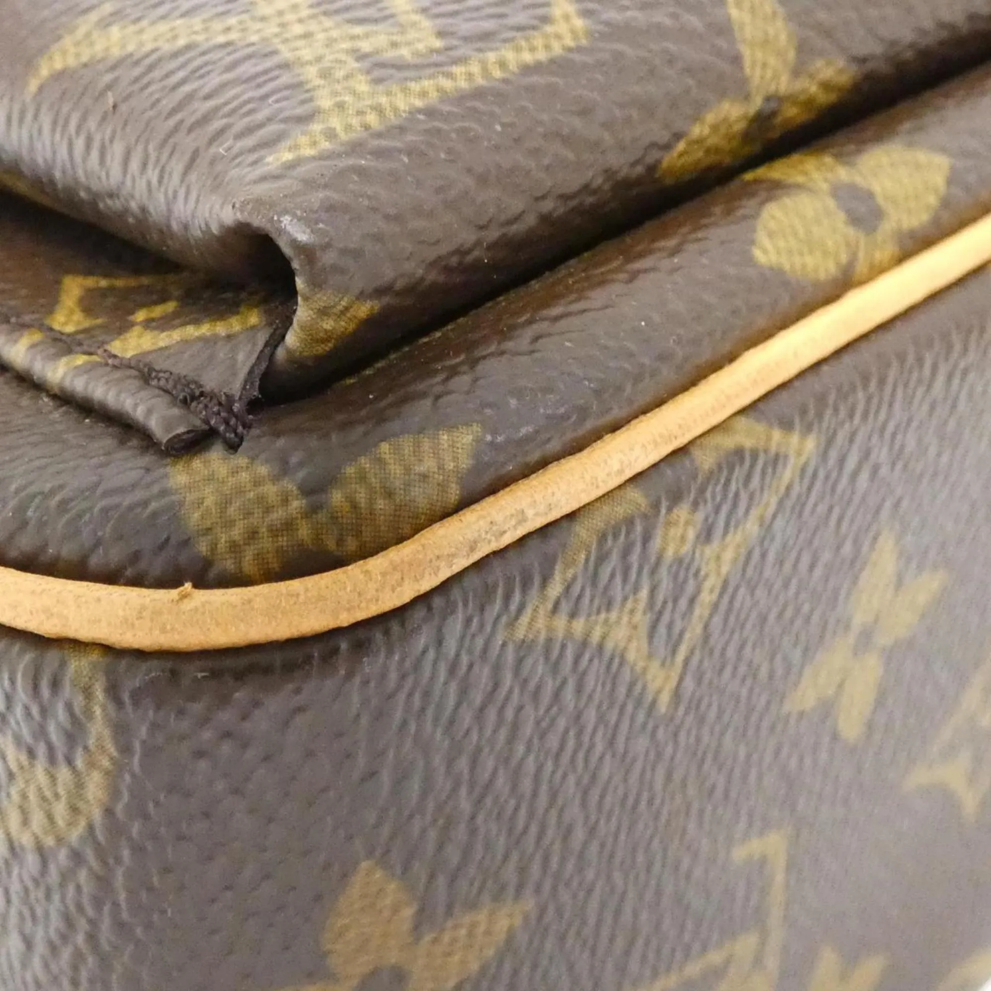 Louis Vuitton Marron Monogram Monogram Shoulder Bag (Pre-Owned)