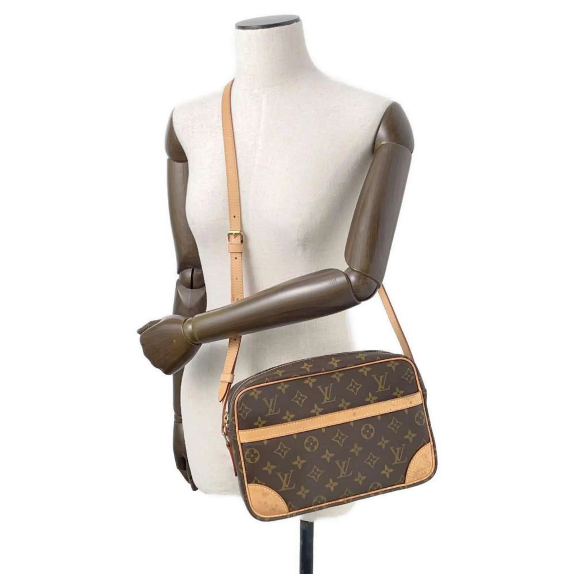Louis Vuitton Monogram Shoulder Bag (Pre-Owned)