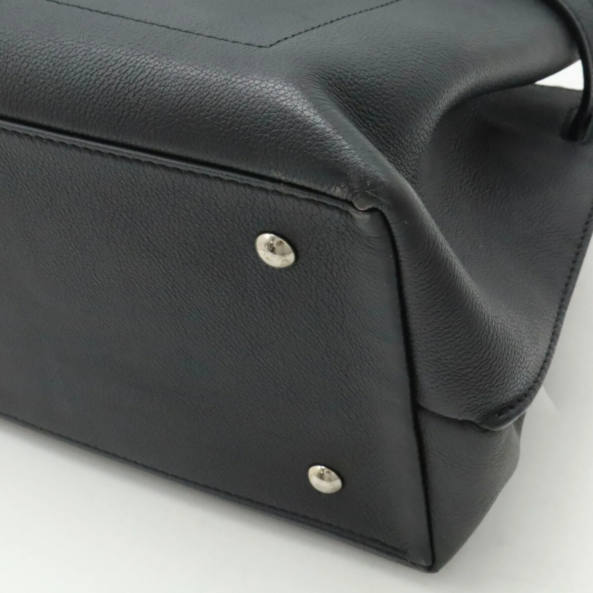 Louis Vuitton Noir Leather Handbag Shoulder Bag (Pre-Owned)