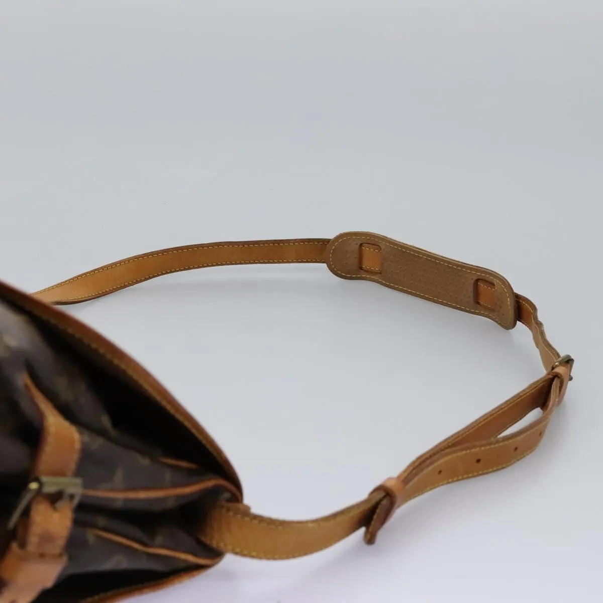 Louis Vuitton Saumur 30 Canvas Shoulder Bag (Pre-Owned)