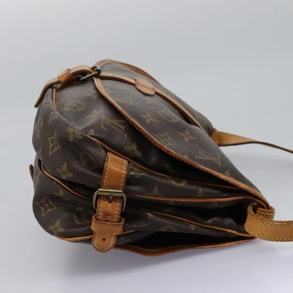 Louis Vuitton Saumur 30 Canvas Shoulder Bag (Pre-Owned)