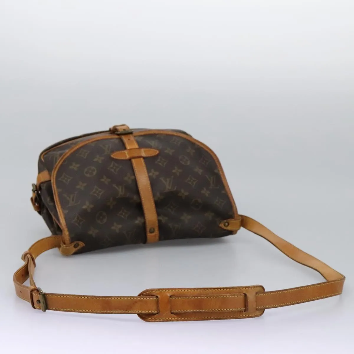 Louis Vuitton Saumur 30 Canvas Shoulder Bag (Pre-Owned)