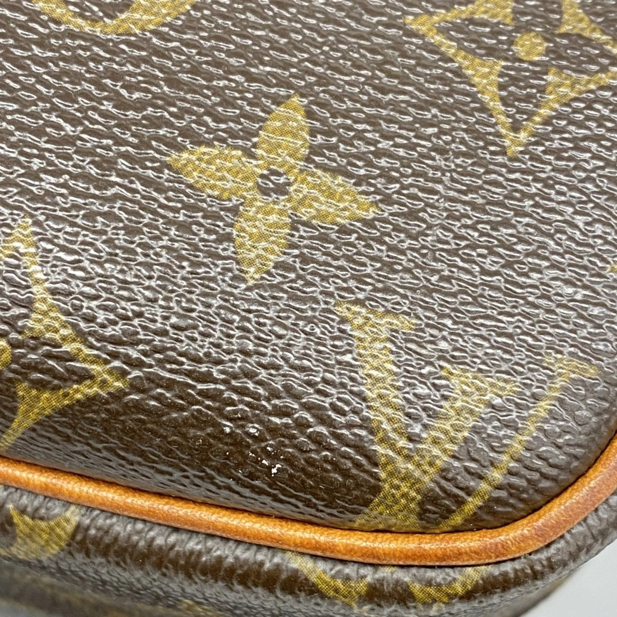 Louis Vuitton Shoulder Bag (Pre-Owned)