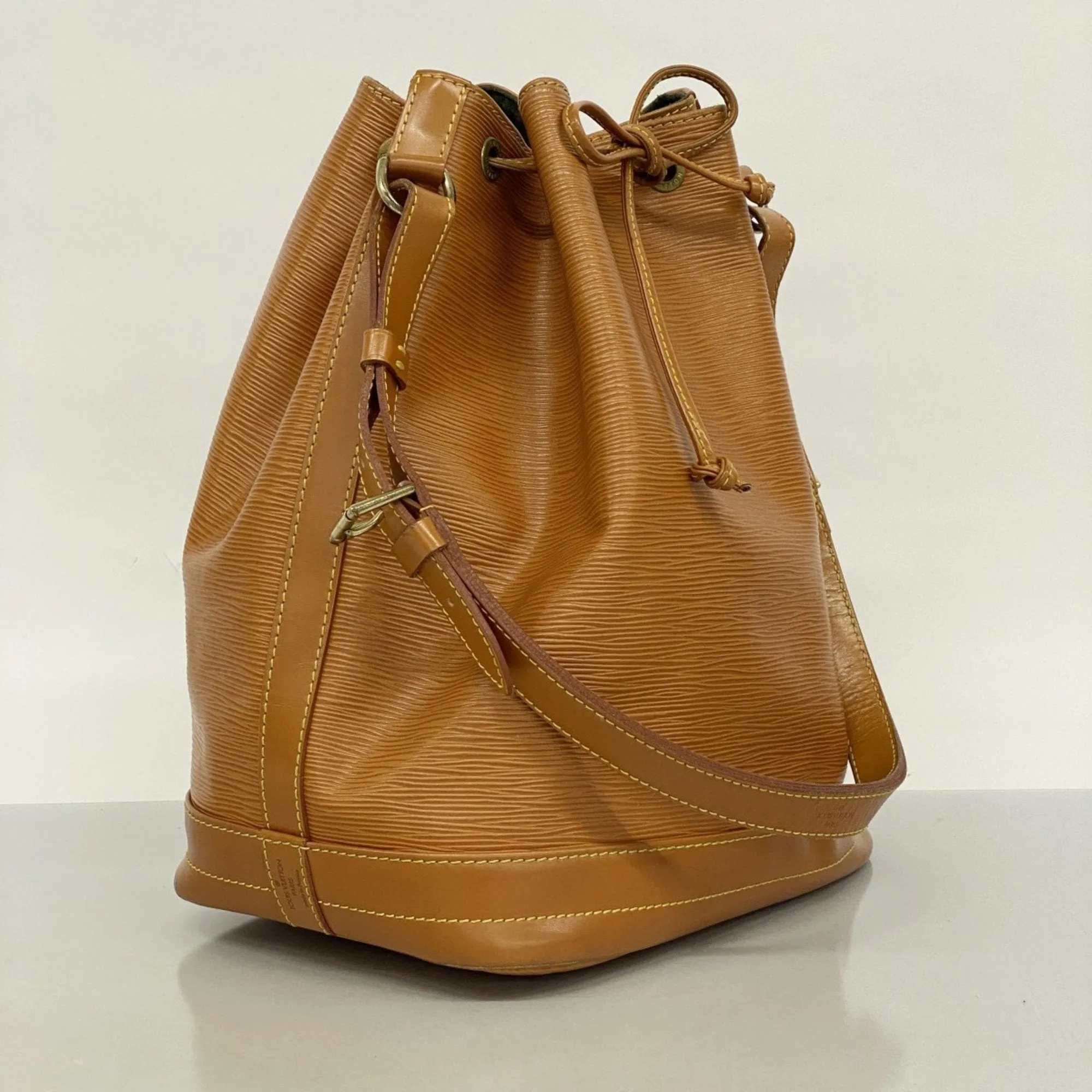 Louis Vuitton Shoulder Bag (Pre-Owned)