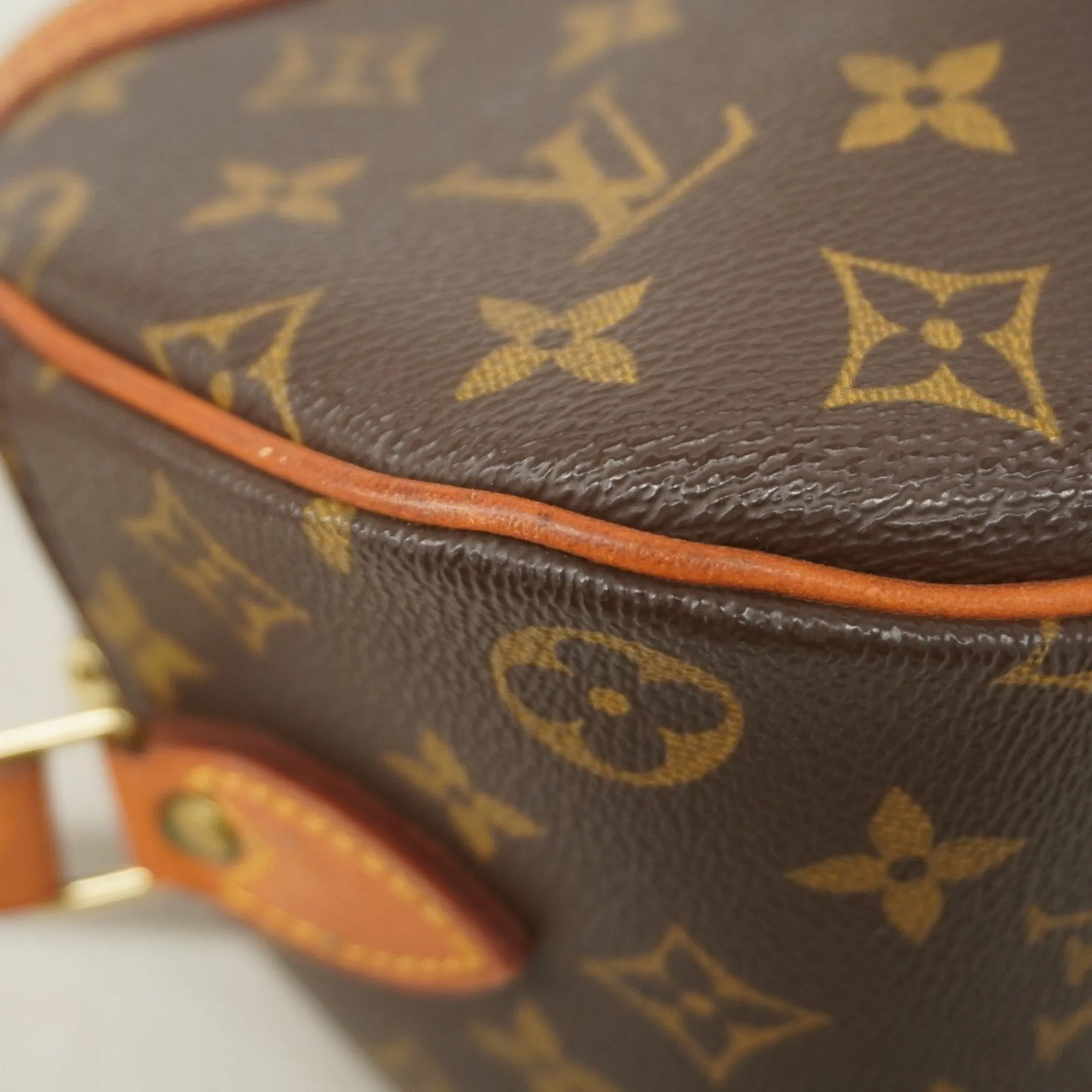Louis Vuitton Shoulder Bag (Pre-Owned)