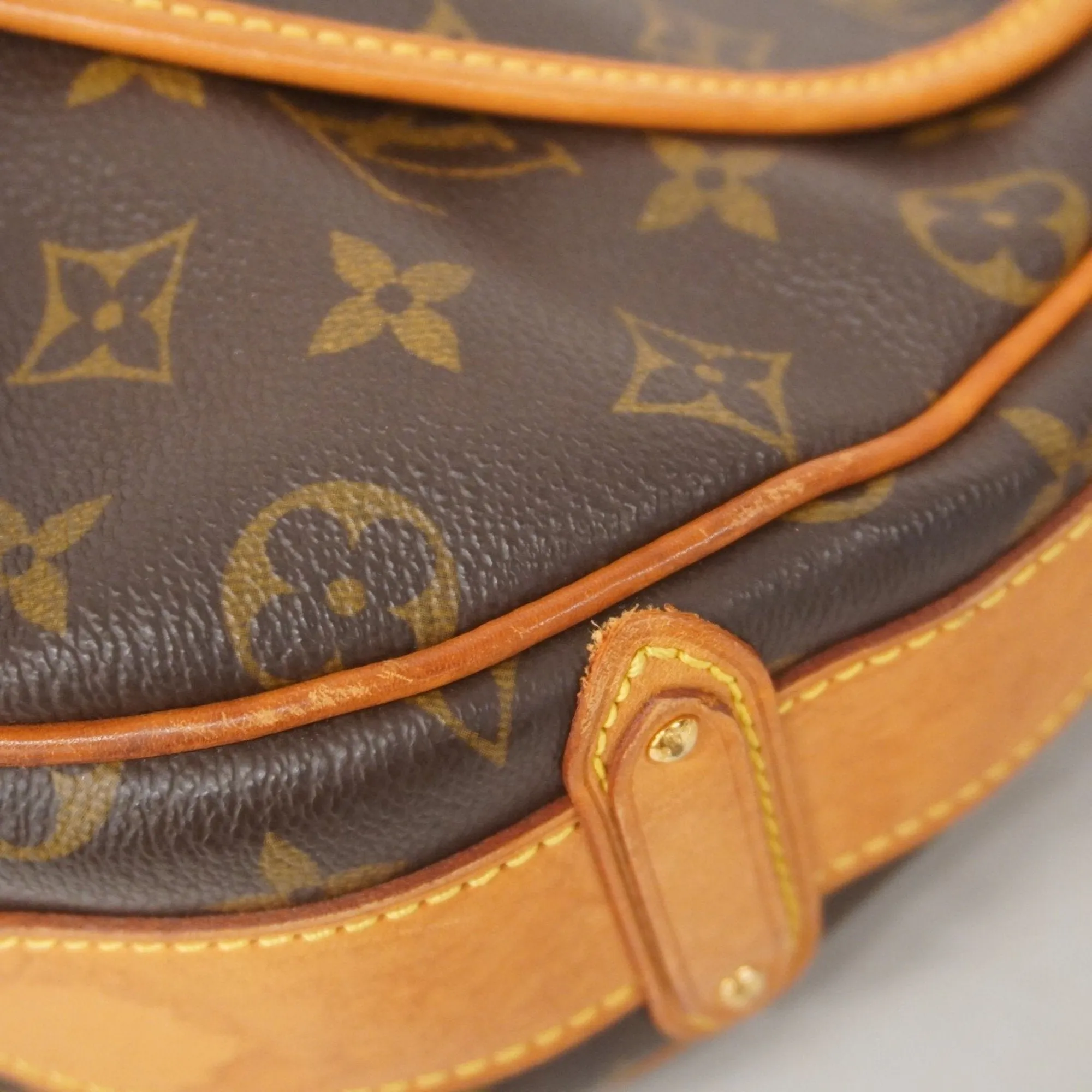 Louis Vuitton Shoulder Bag (Pre-Owned)