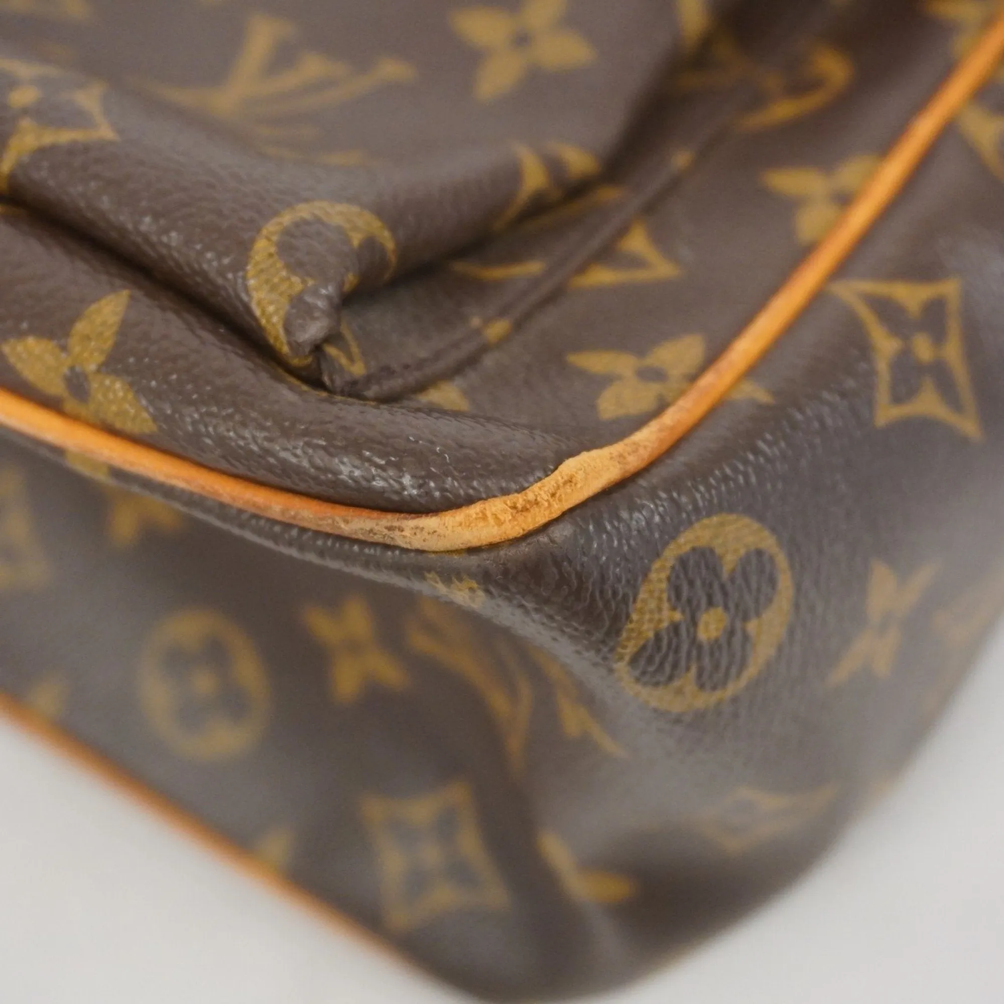 Louis Vuitton Shoulder Bag (Pre-Owned)