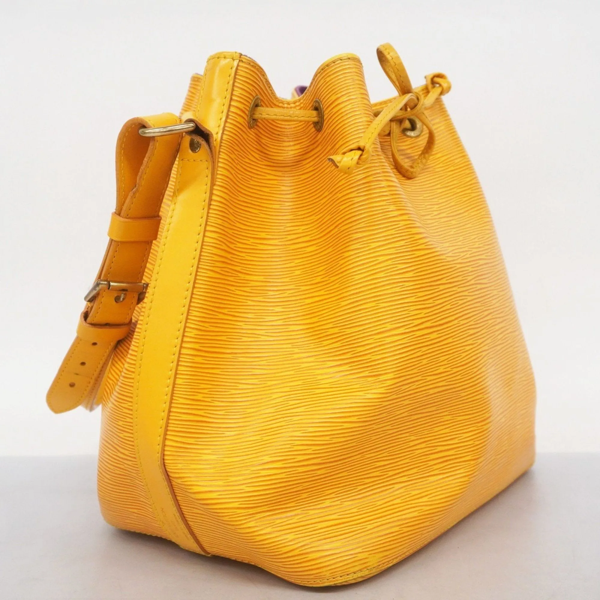 Louis Vuitton Shoulder Bag (Pre-Owned)