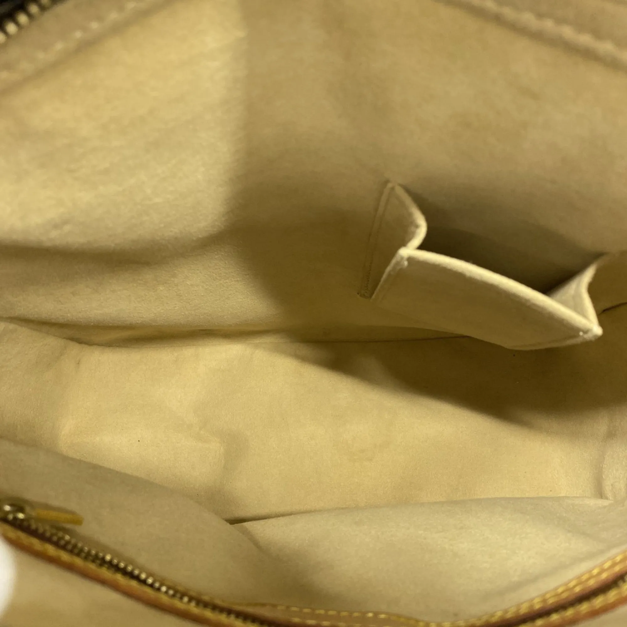 Louis Vuitton Shoulder Bag (Pre-Owned)