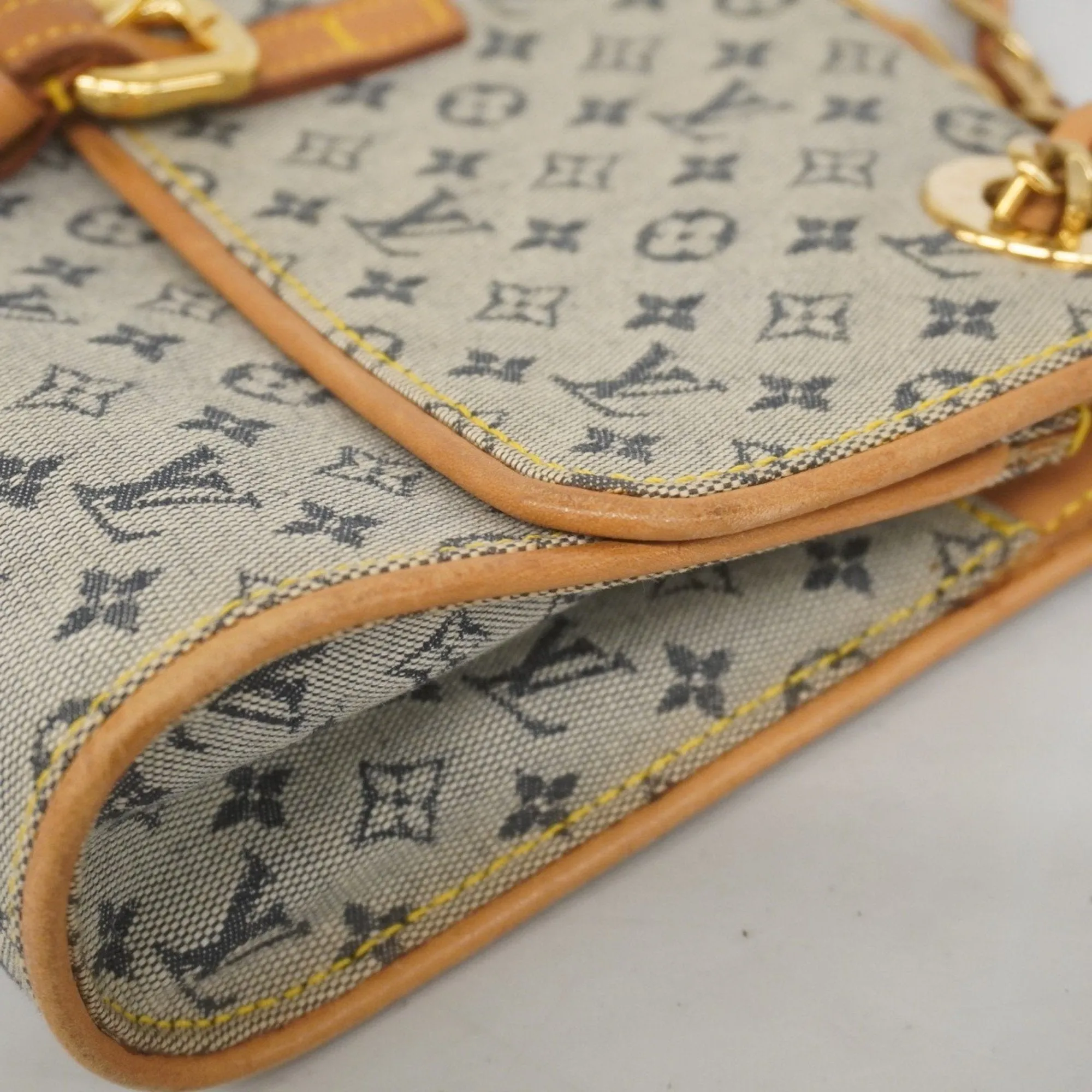 Louis Vuitton Shoulder Bag (Pre-Owned)
