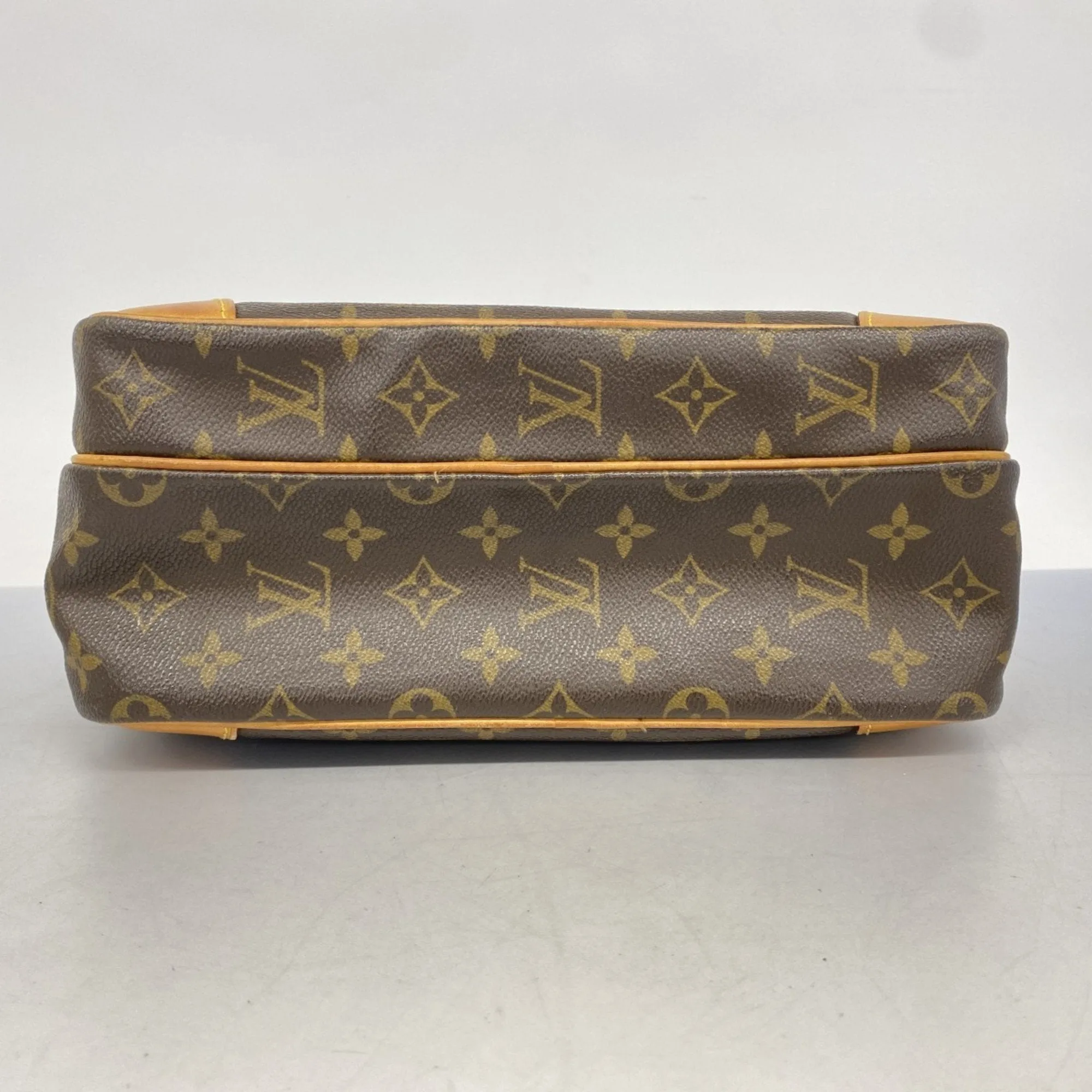 Louis Vuitton Shoulder Bag (Pre-Owned)