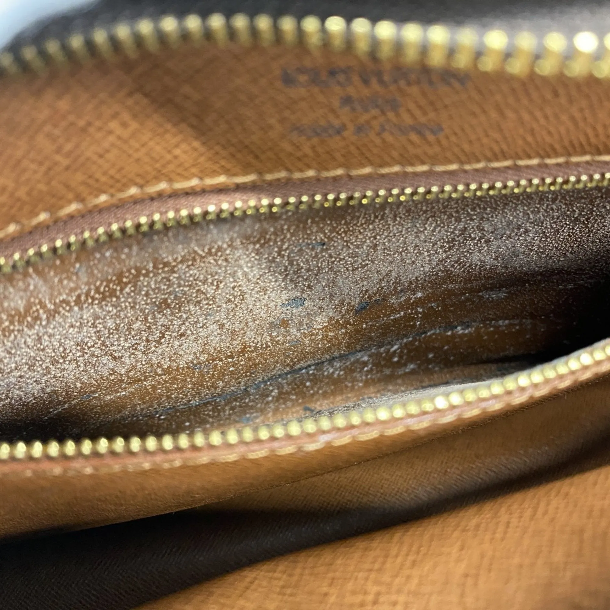 Louis Vuitton Shoulder Bag (Pre-Owned)