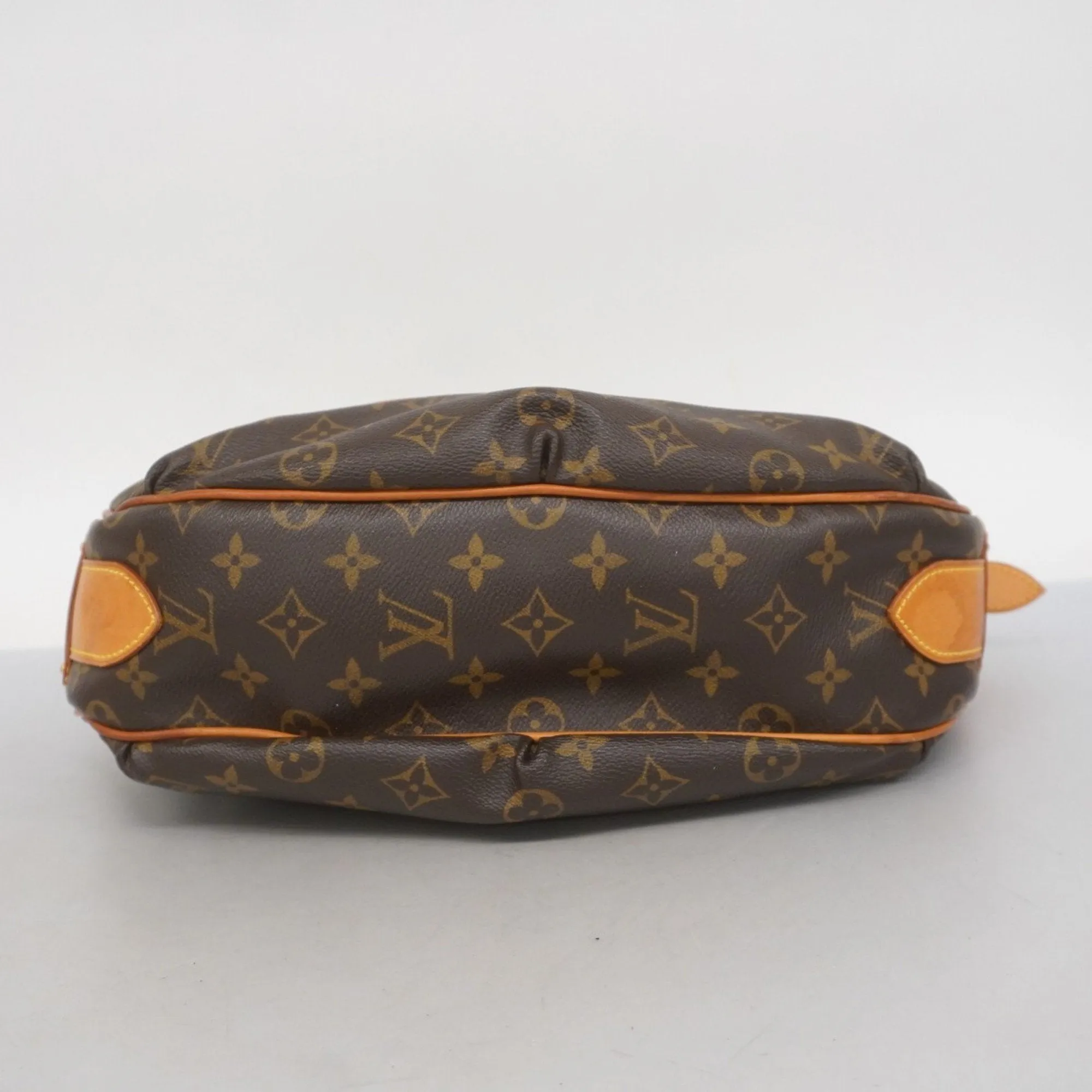 Louis Vuitton Shoulder Bag (Pre-Owned)