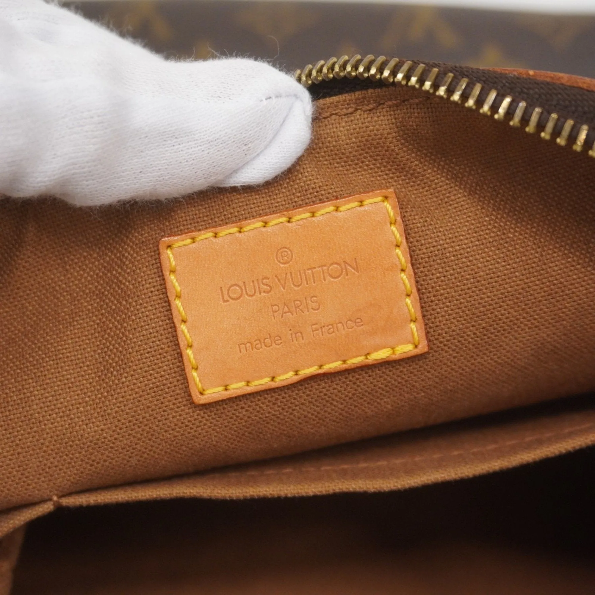 Louis Vuitton Shoulder Bag (Pre-Owned)