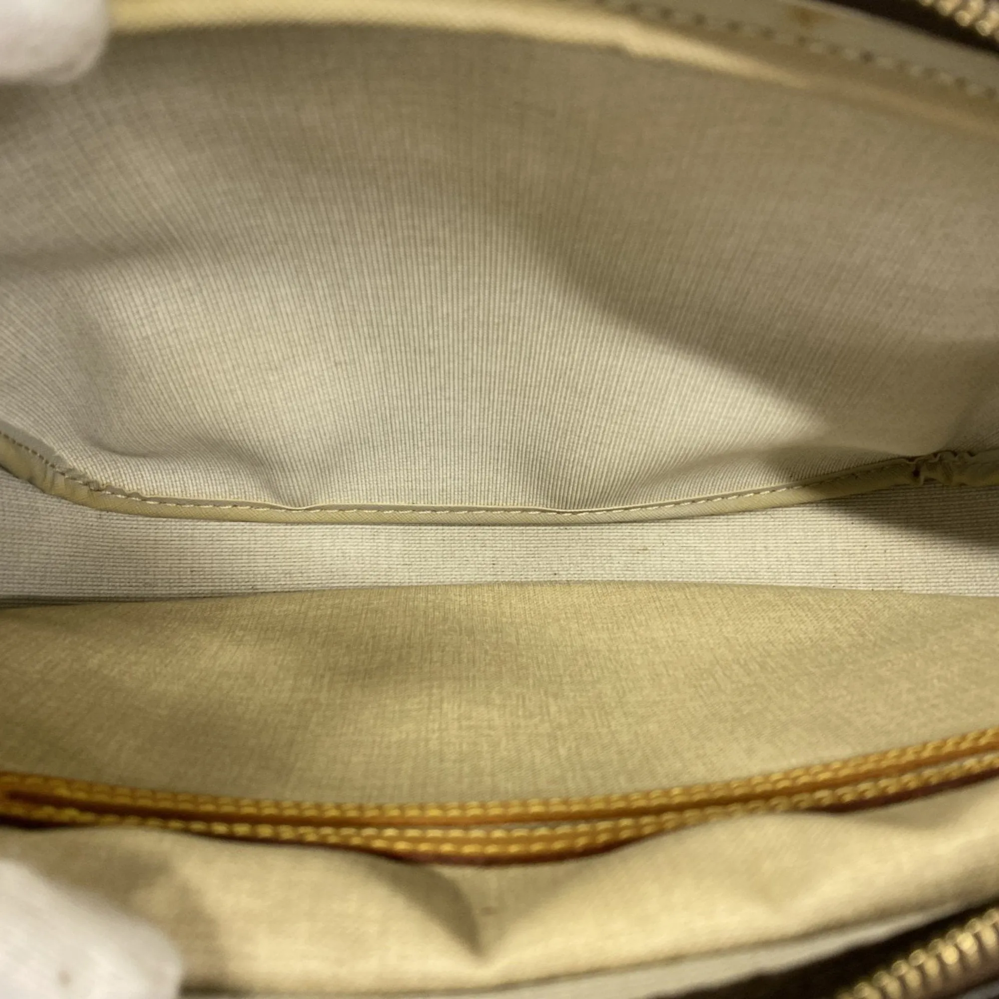 Louis Vuitton Shoulder Bag (Pre-Owned)