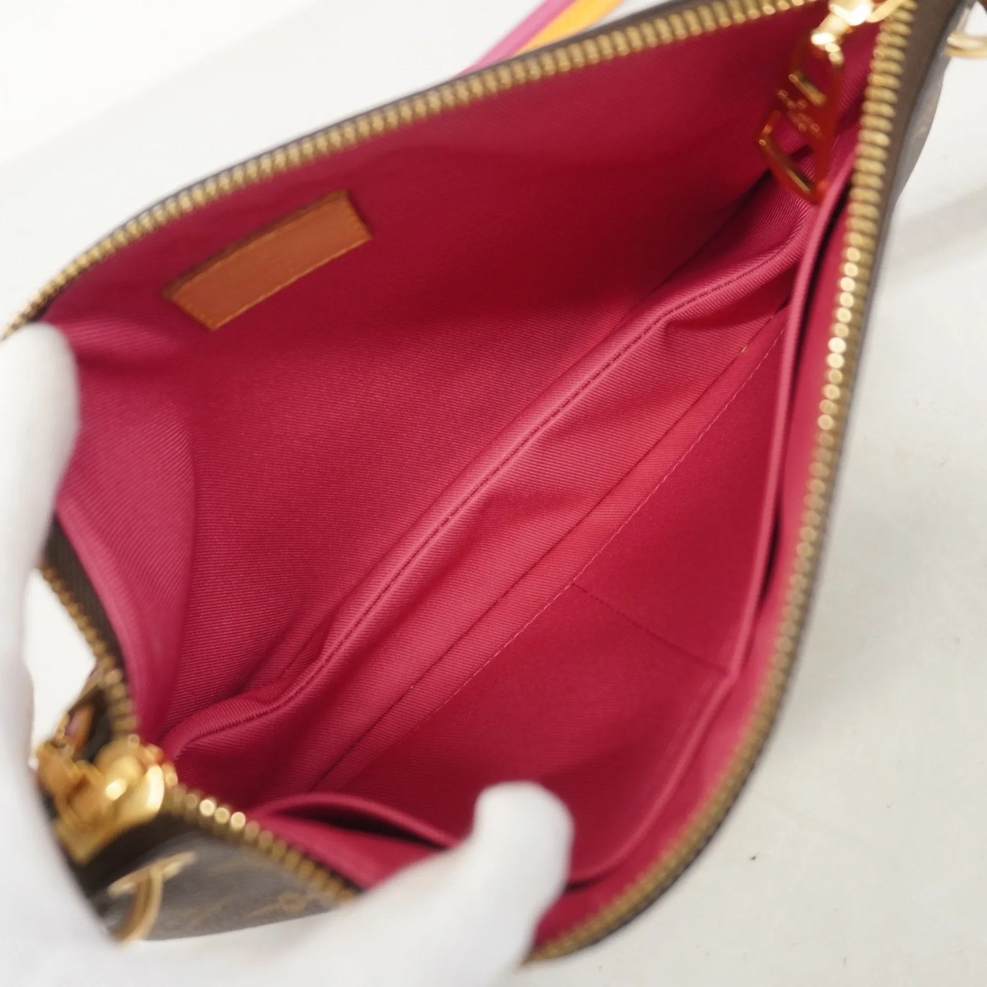 Louis Vuitton Shoulder Bag (Pre-Owned)