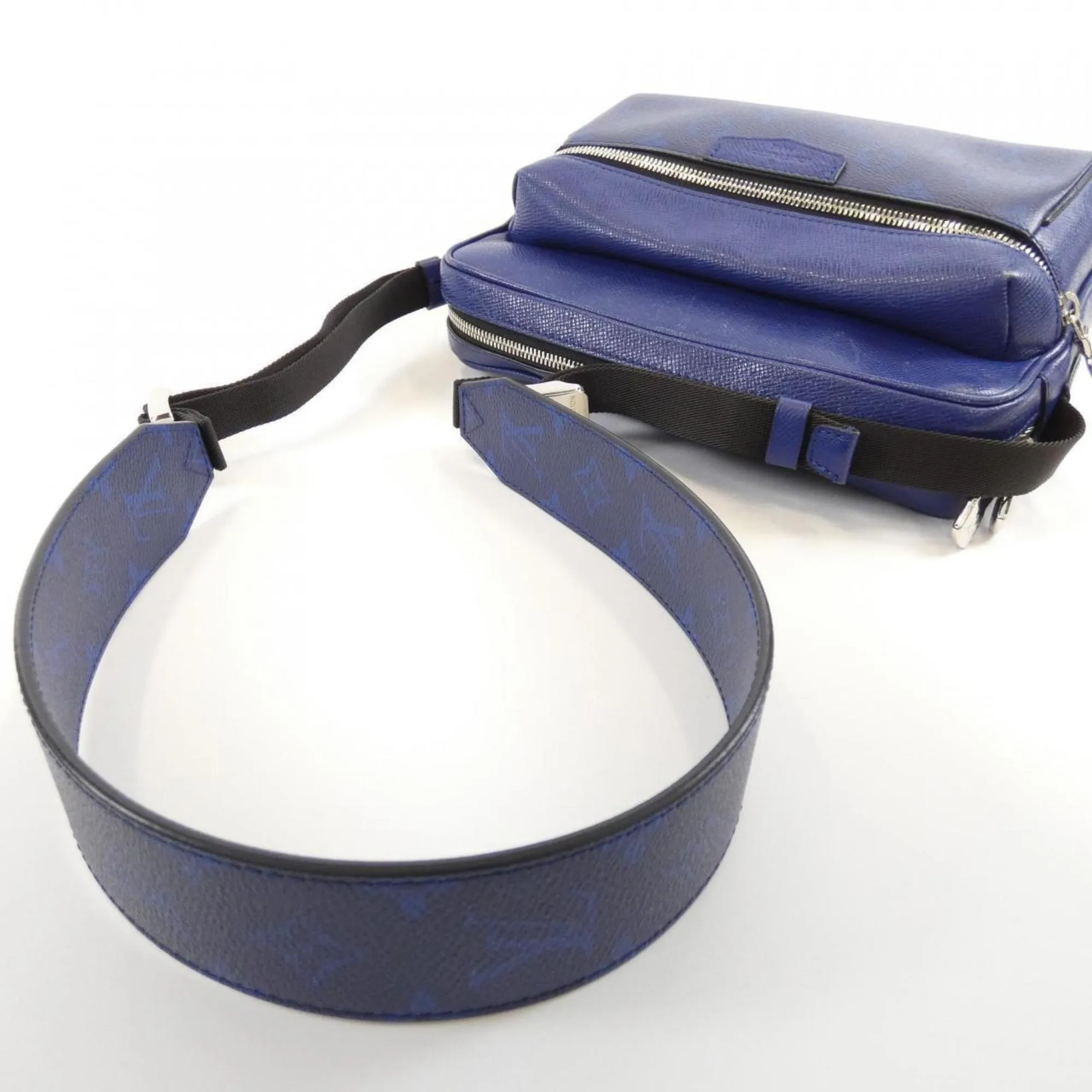 Louis Vuitton Taigarama Shoulder Bag (Pre-Owned)