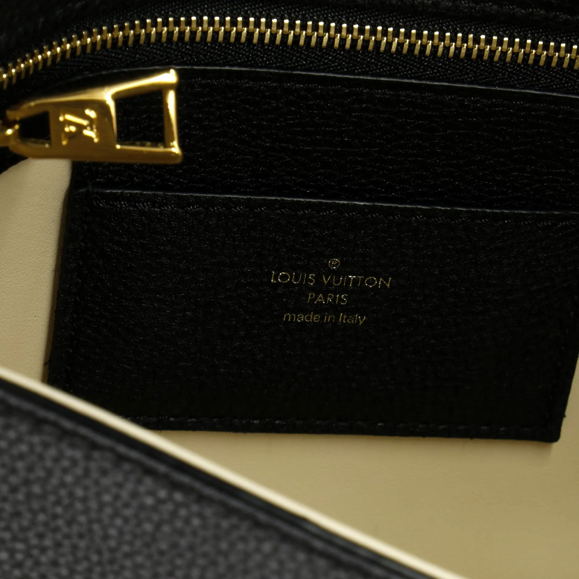 LV Pont 9 Soft Bag Leather MM