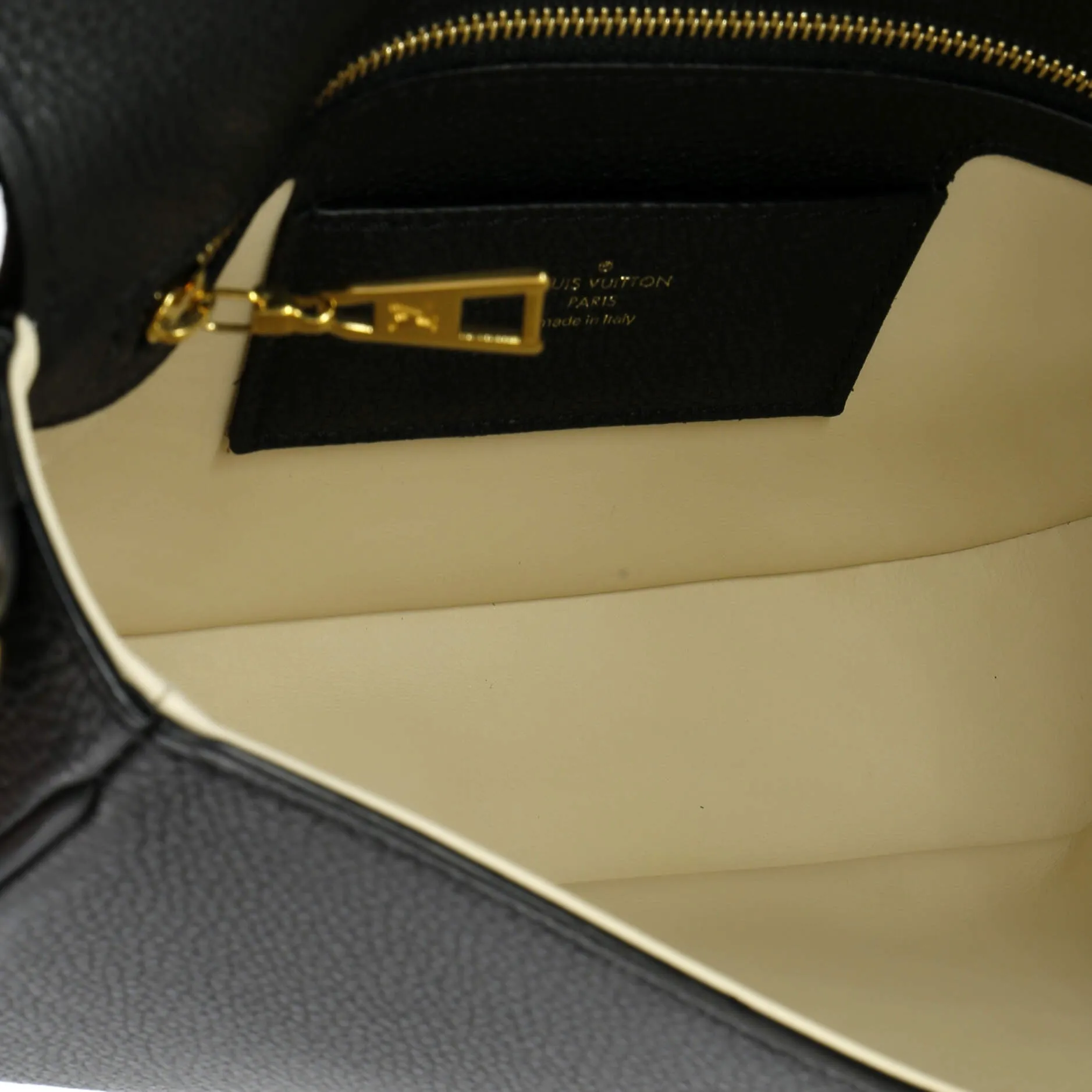 LV Pont 9 Soft Bag Leather MM