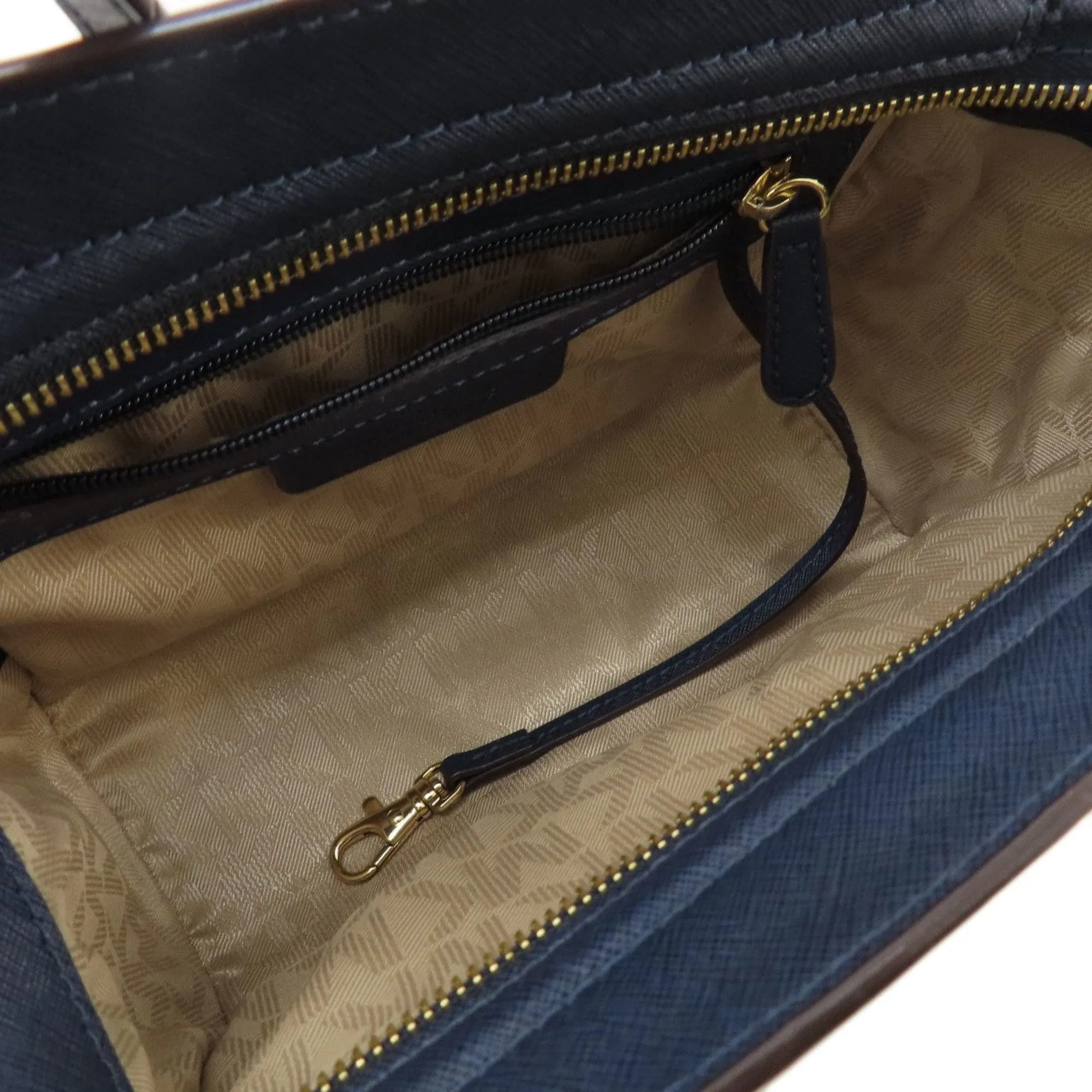Michael Kors Leather Shoulder Bag (Pre-Owned)